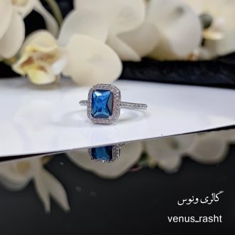 انگشتر نقره با نگین آبی  مربعی کریستالی