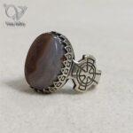 انگشتر نقره مردانه با سنگ شجر قائنات و طراحی صلیب روی رکاب کد  6221 - Image 3