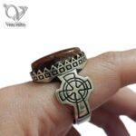 انگشتر نقره مردانه با سنگ شجر قائنات و طراحی صلیب روی رکاب کد  6221 - Image 2