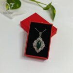 گردنبند نقره زنانه سنگ یشم سبز اصل نگین باگت و جواهری کد8237 - Image 5