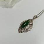 گردنبند نقره زنانه سنگ یشم سبز اصل نگین باگت و جواهری کد8237 - Image 2