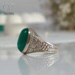 انگشتر نقره مردانه نگین سبز قلمکاری شده طرح گل کد 5066