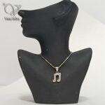 پلاک نقره دخترانه مدل نت موسیقی پر نگین کد 8522