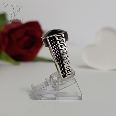 650.jpg انگشتر نقره مردانه سنگ اونیکس چند وجهی مشکی مدل کارتیر کد 3616 - Image 1