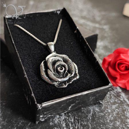 66d4c3e4c910a.jpg گردنبند گل رز سیاه قلم - Image 1