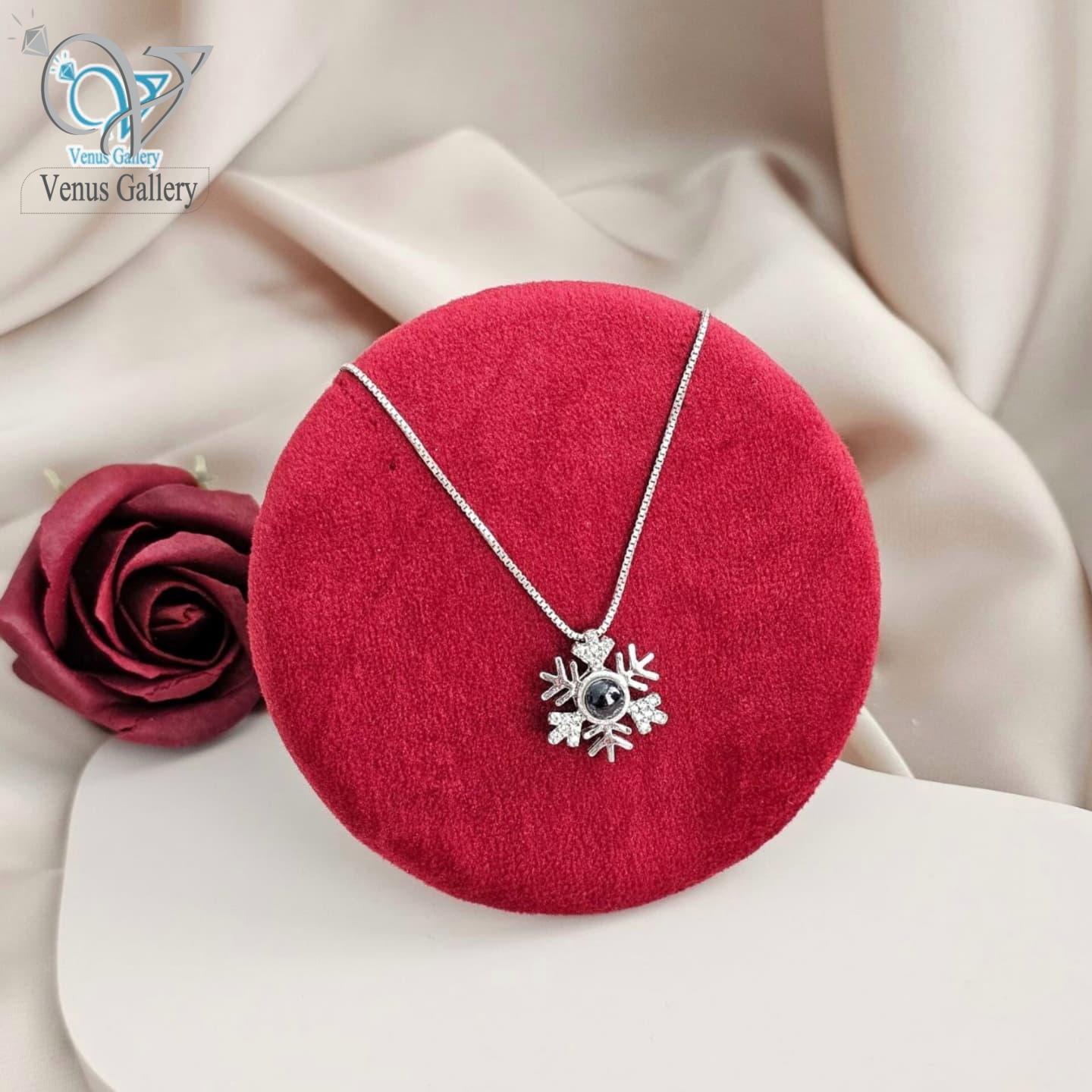 IMG_20240211_190918_021.jpg گردنبند نقره تلسکوپی به صد زبان دنیا دوستت دارم طرح دونه برف کد 5208 - Image 1