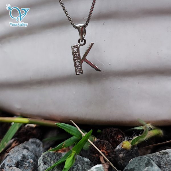 InShot_20230512_204927942-600x600-1.jpg مدال نقره دخترانه حرف کاف kبه انگلیسی - Image 2