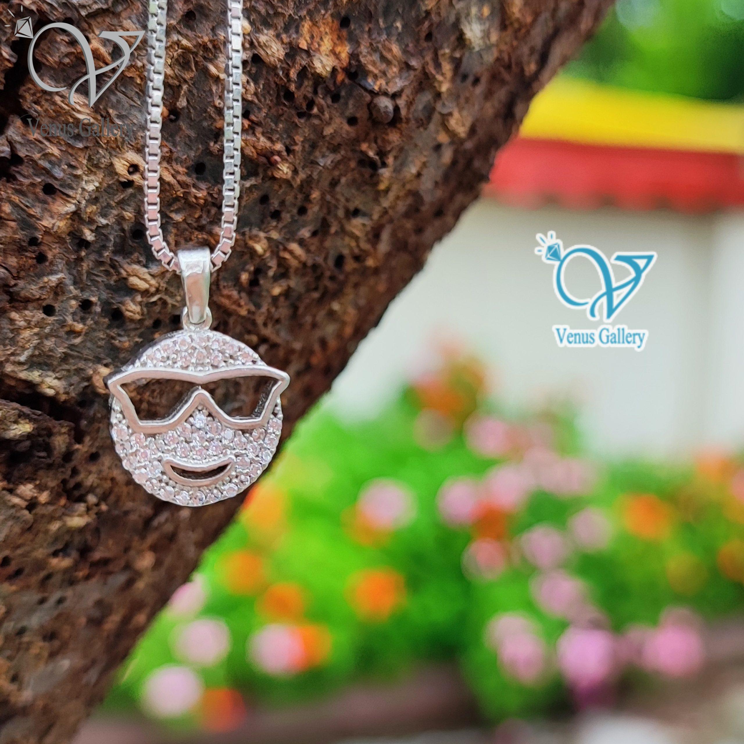 InShot_20230512_210127369-scaled-1.jpg مدال/ پلاک نقره دخترانه طرح استیکر عینکی کد 1667 - Image 1