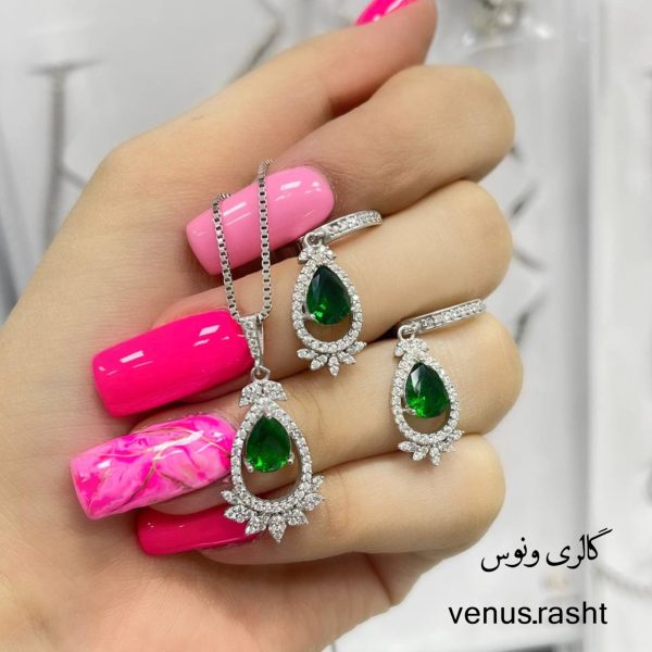 InShot_20230520_172647218-1-600x600-1.jpg نیم ست نقره سلطنتی نگین رنگی ( قرمز | سبز | سورمه ای ) - Image 6