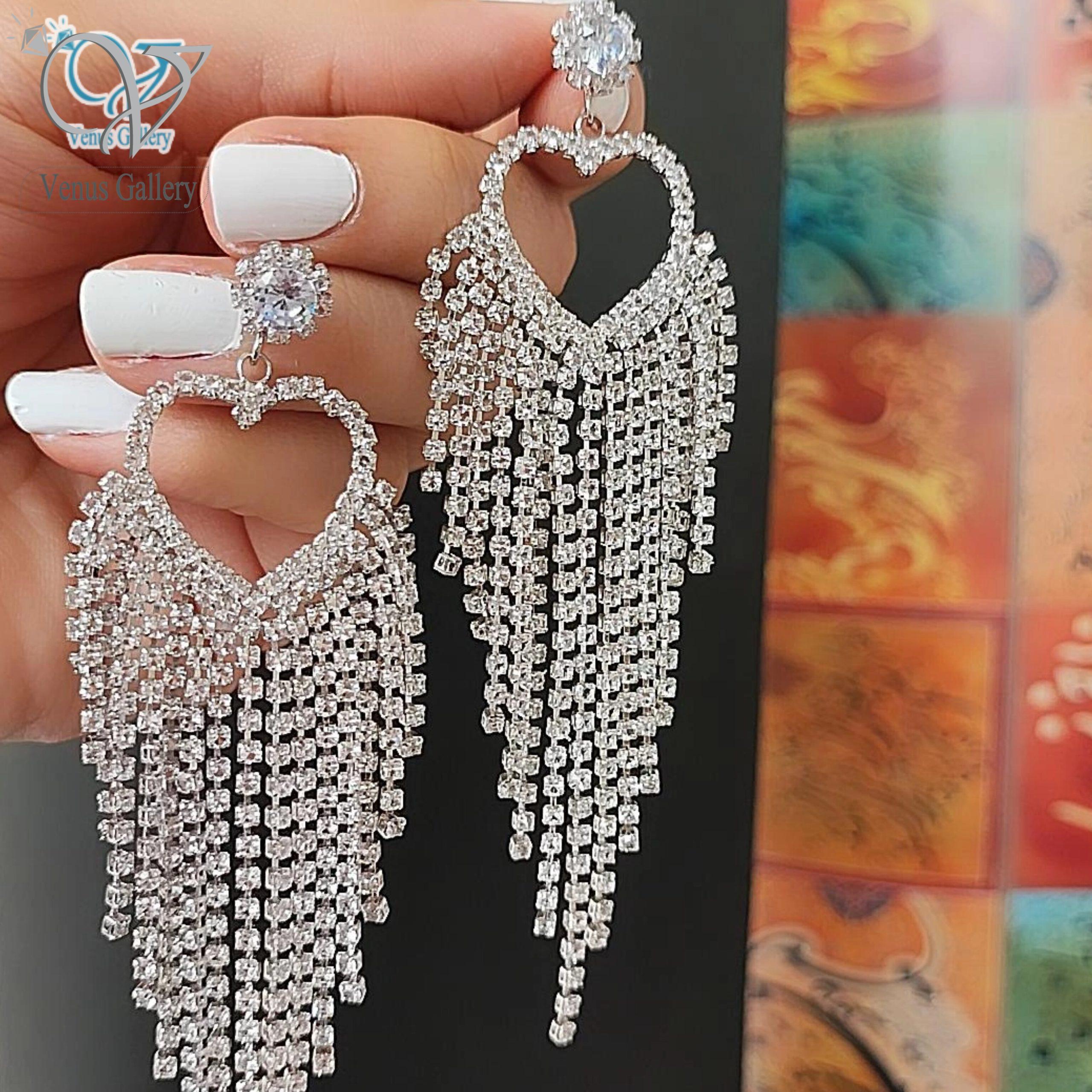 InShot_20230602_001655644-scaled-2.jpg گوشواره پرنگین آویز طرح جواهر قلبی - Image 1