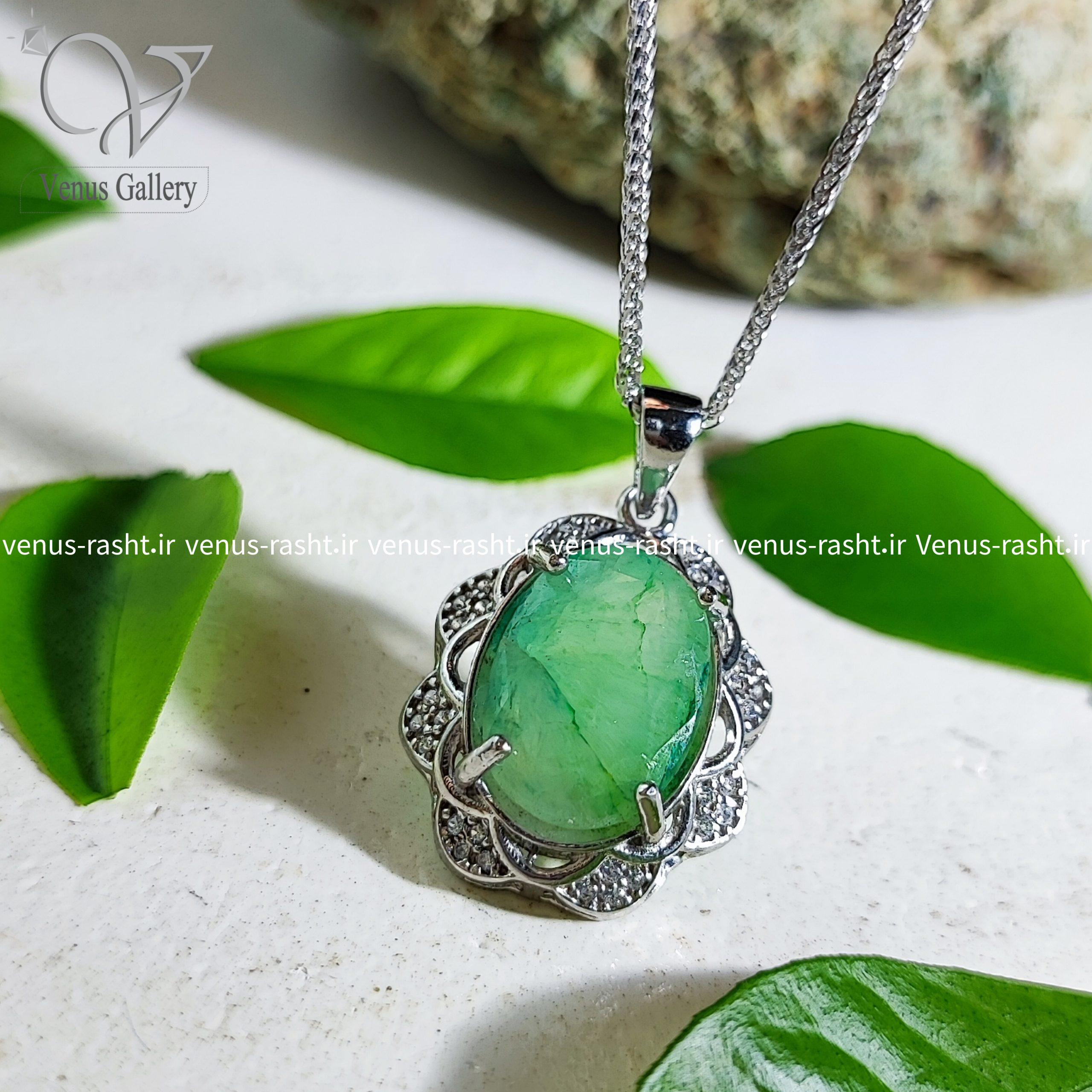 InShot_۲۰۲۳۰۸۲۴_۲۱۵۸۰۲۰۳۱-scaled-1.jpg گردنبند نقره سنگ اصل زمرد - Image 1