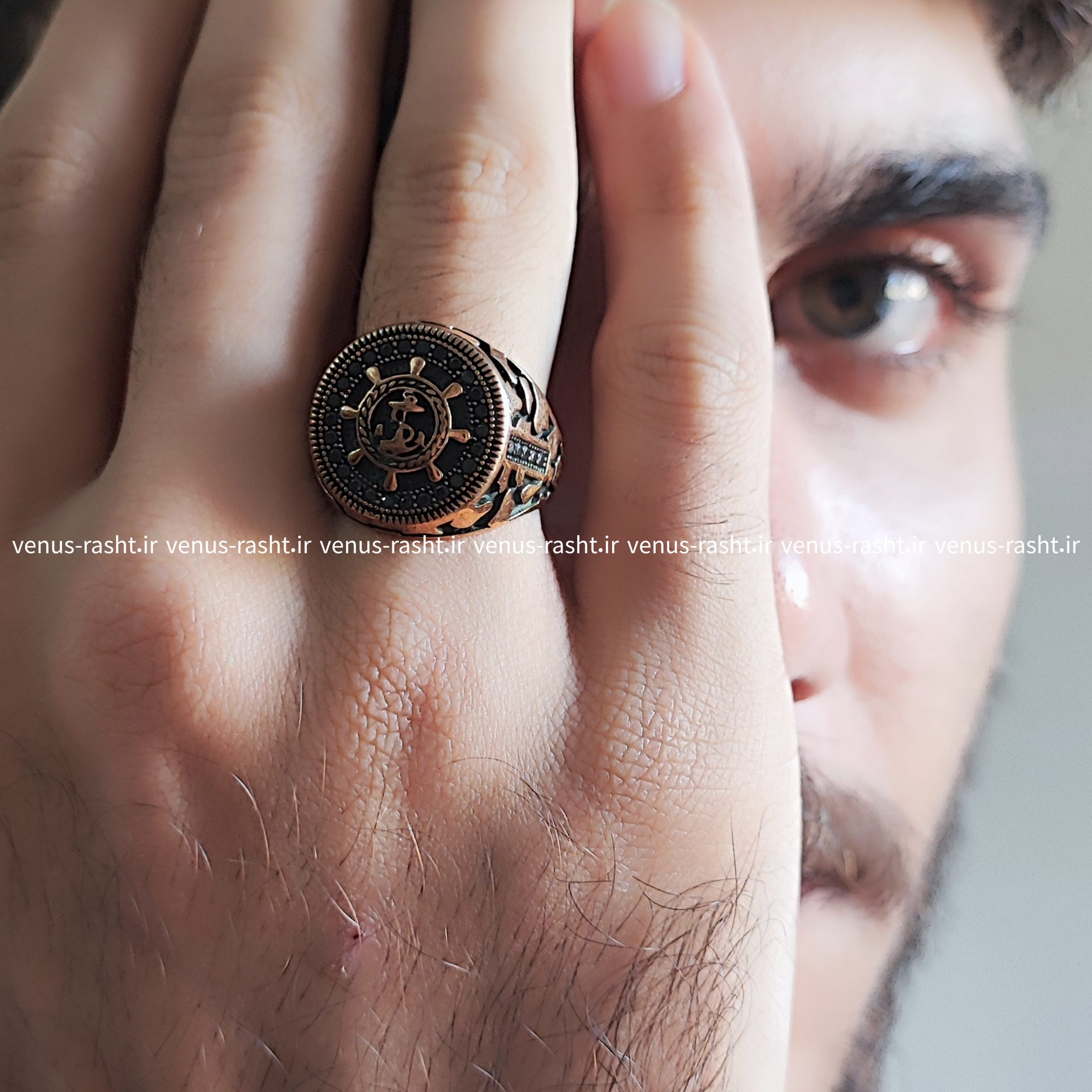 InShot_۲۰۲۳۱۰۰۲_۱۱۳۴۰۸۵۹۷-scaled-1.jpg انگشتر مردانه طلاروس طرح سکان کشتی - Image 1