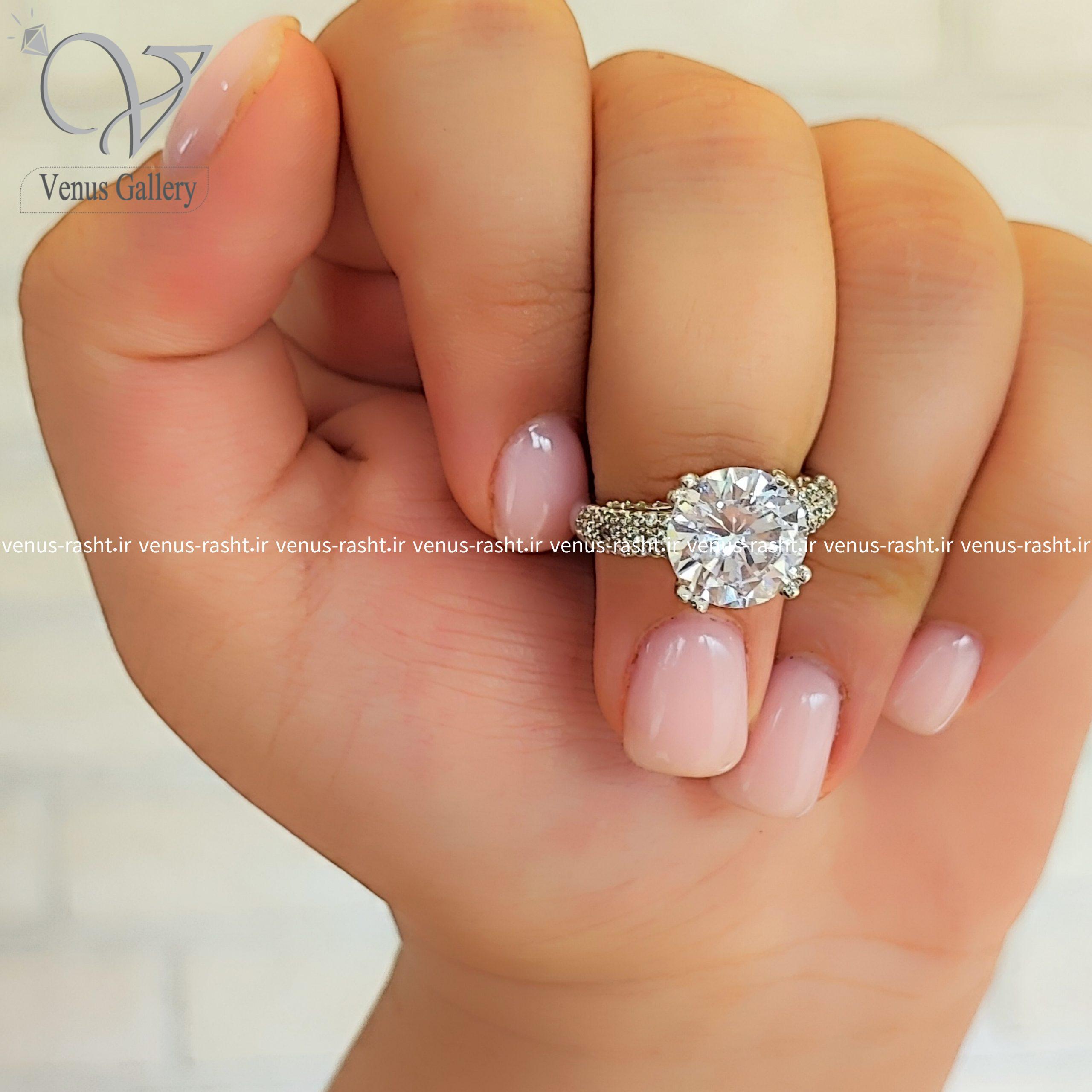 InShot_۲۰۲۳۱۱۱۰_۱۷۰۸۴۳۴۴۱-scaled-1.jpg انگشتر نقره تک نگین طرح جواهر - Image 1