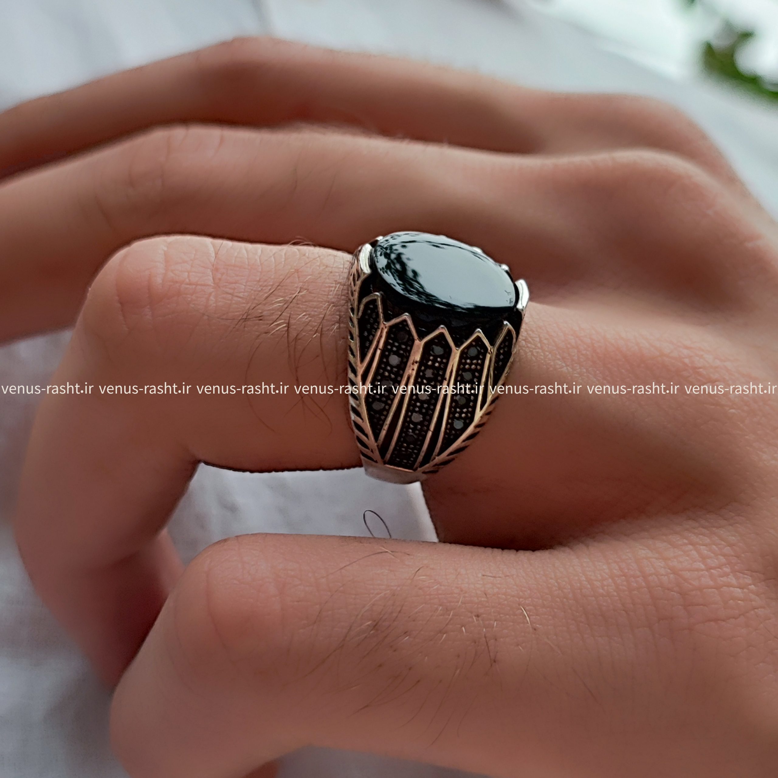 InShot_۲۰۲۳۱۱۱۷_۱۹۰۸۱۵۹۲۲-scaled-1.jpg انگشتر نقره مردانه با سنگ عقیق مشکی و تراش بیضی کد 4471 - Image 2