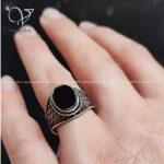 انگشتر نقره مردانه با سنگ بیضی اونیکس و رکاب لوزی کد 2308