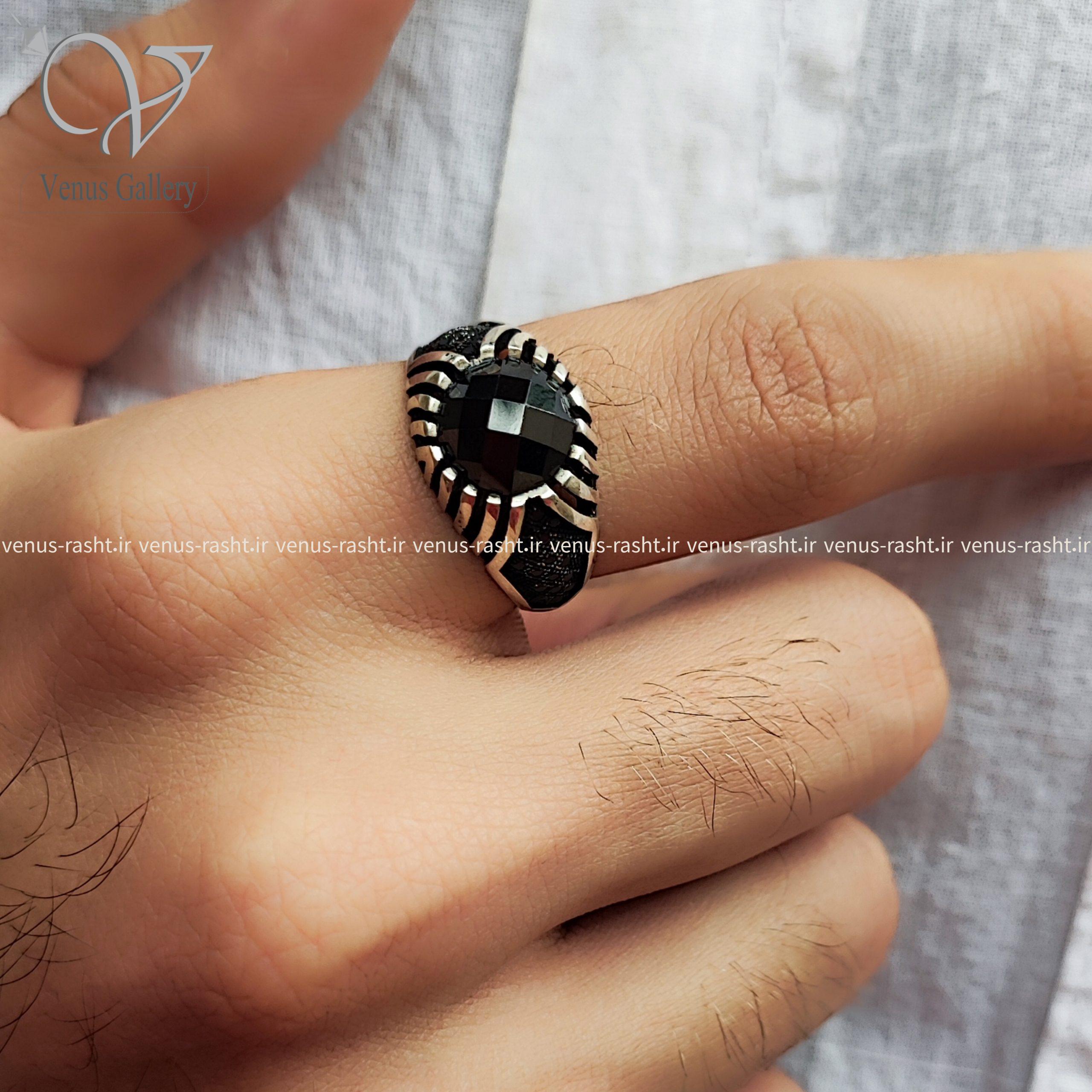 InShot_۲۰۲۳۱۱۱۷_۱۹۲۵۳۶۴۰۷-scaled-1.jpg انگشتر نقره مردانه با سنگ اصل اونیکس چند ضلعی کد 2237 - Image 1