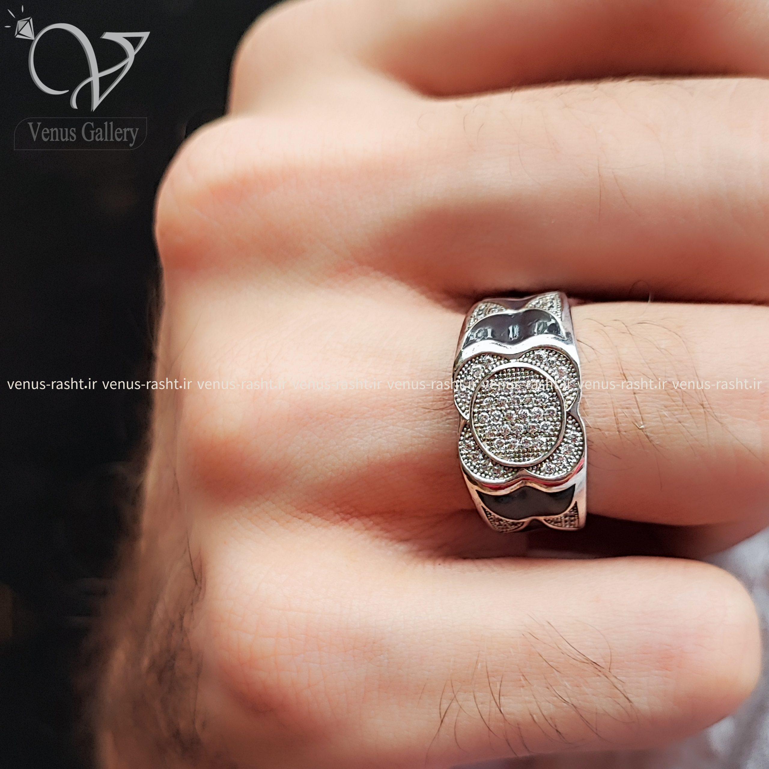 InShot_۲۰۲۳۱۱۱۷_۱۹۲۷۳۹۴۵۰-scaled-1.jpg انگشتر نقره مردانه طرح حلقه نگین دار - Image 1