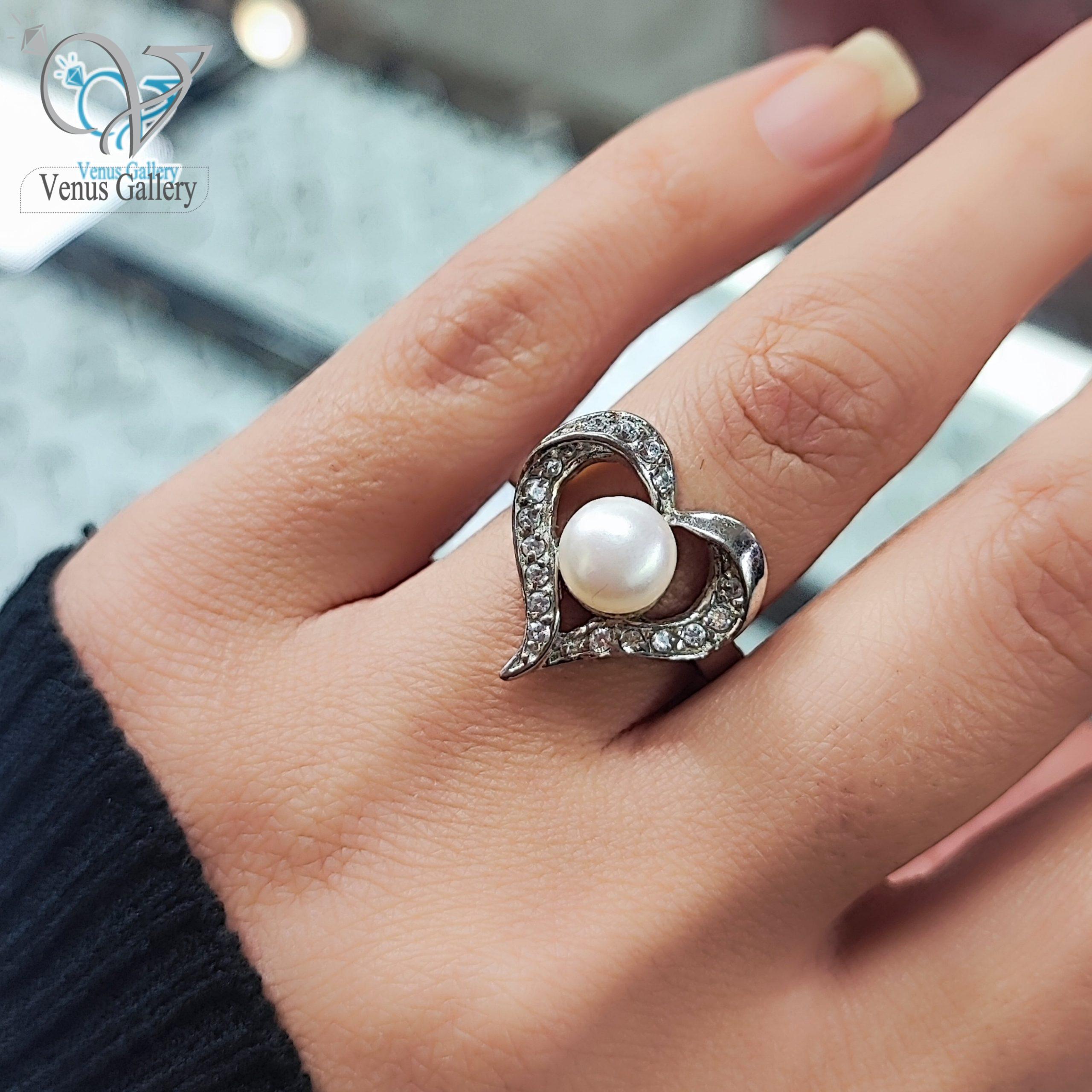 InShot_۲۰۲۴۰۱۰۶_۱۳۴۴۲۴۴۹۱-min-scaled-1.jpg انگشتر نقره زنانه مرواریدی طرح قلب کد 3418 - Image 1