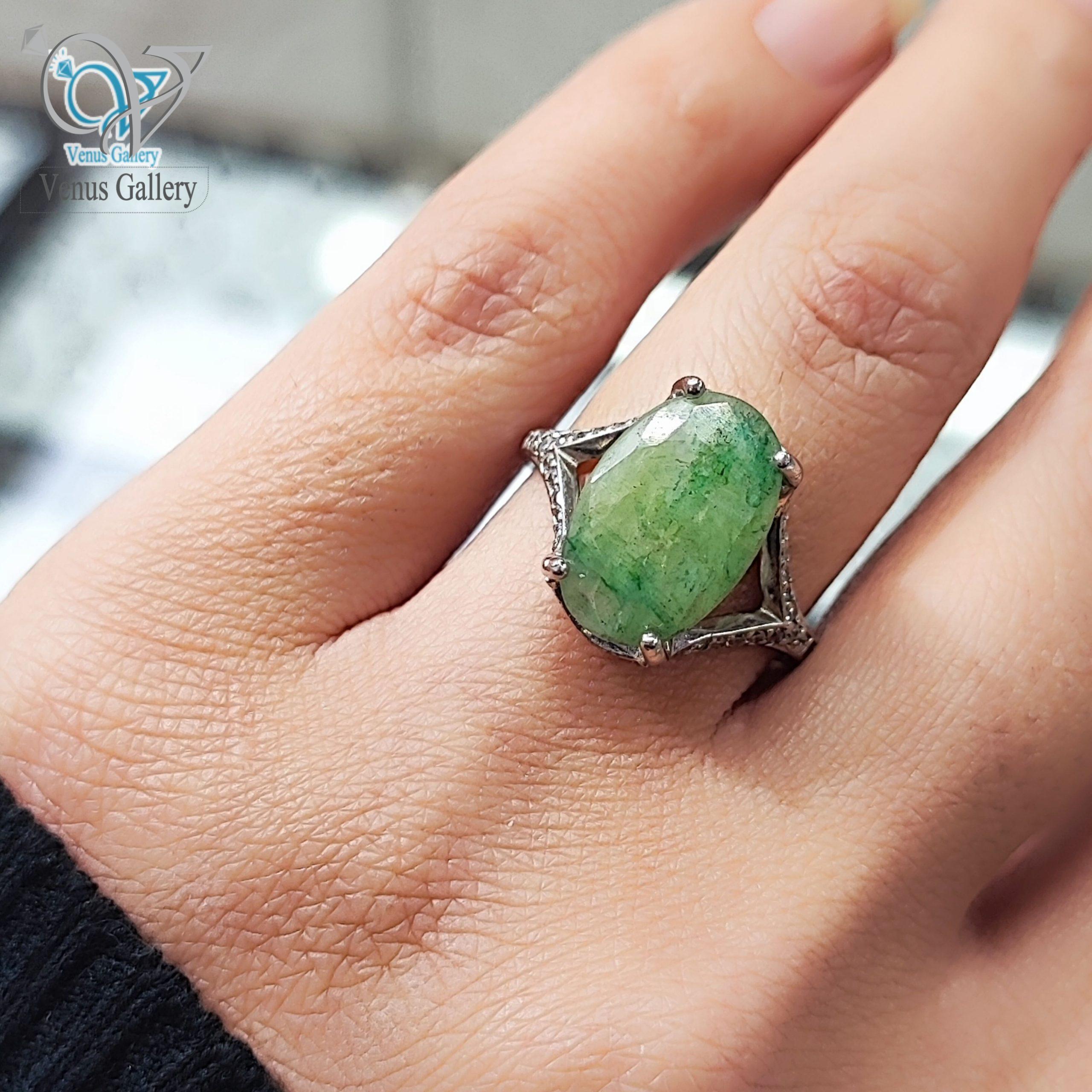 InShot_۲۰۲۴۰۱۰۶_۱۳۴۸۱۶۲۰۱-min-scaled-1.jpg انگشتر نقره زنانه سنگ زمرد سبز - Image 1