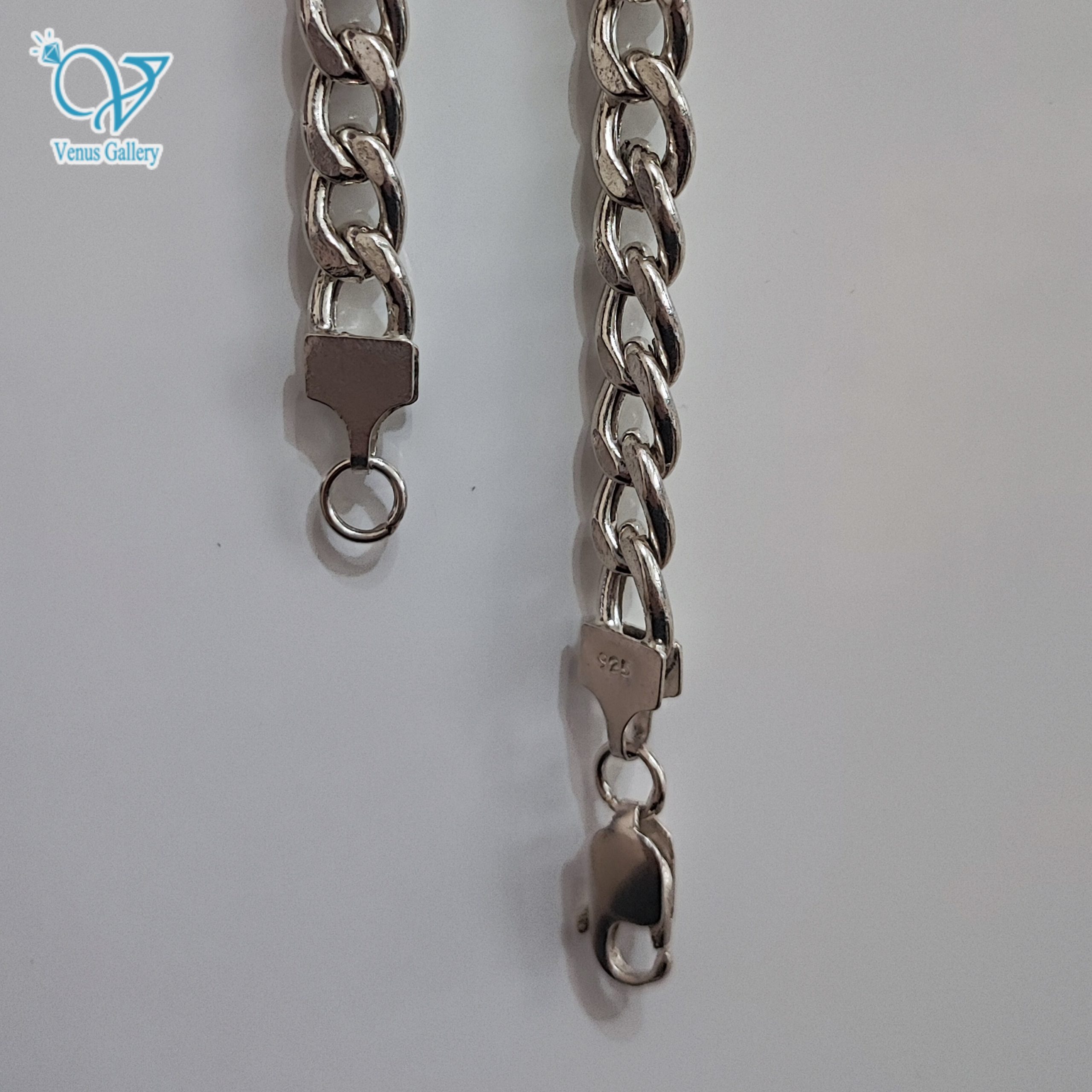 InShot_۲۰۲۴۰۱۲۲_۱۸۰۶۴۷۶۵۸-scaled-1.jpg گردنبند نقره مردانه مدل کارتیر کد 4951 - Image 3