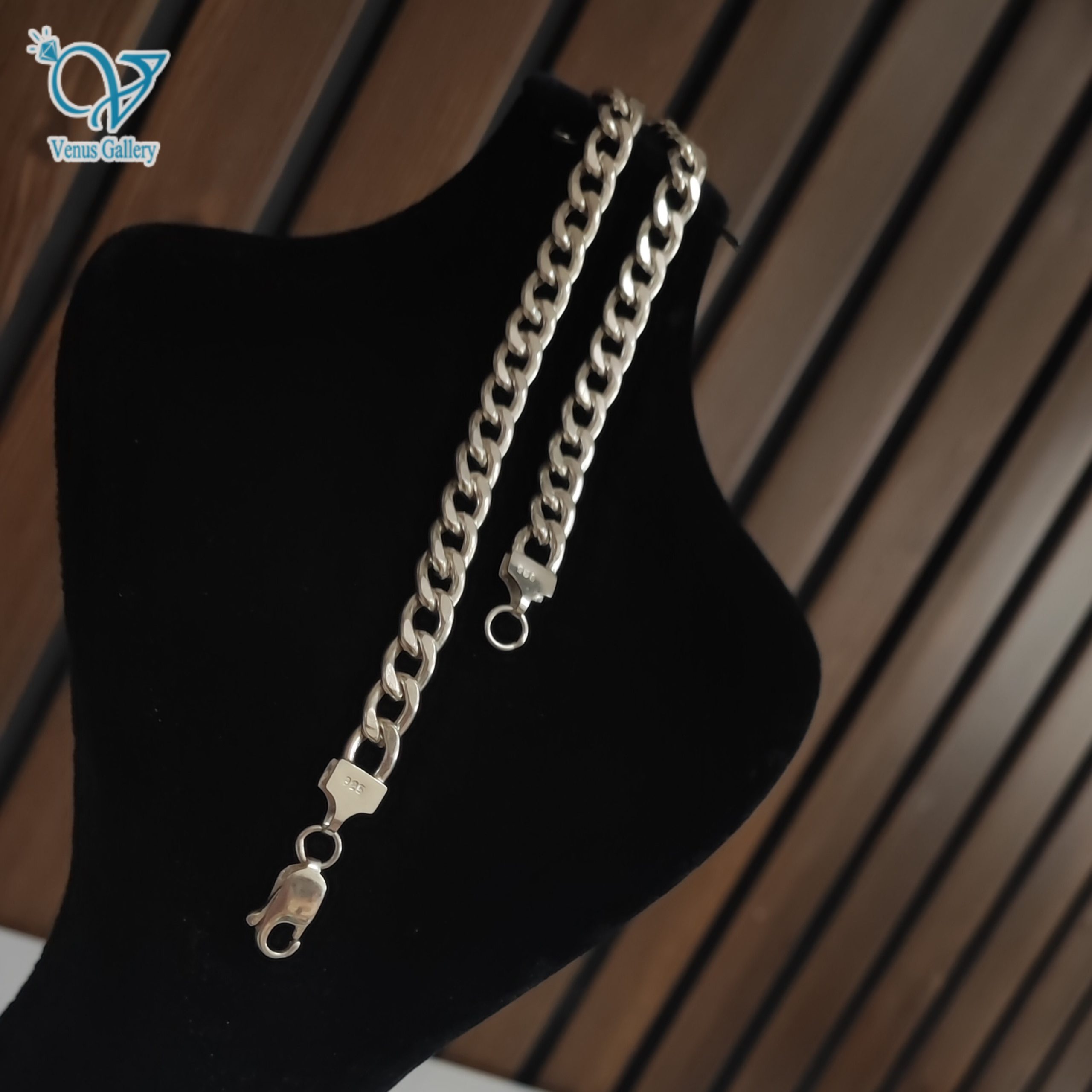 InShot_۲۰۲۴۰۱۲۲_۱۸۰۸۲۴۷۳۳-scaled-1.jpg گردنبند نقره مردانه مدل کارتیر کد 4951 - Image 4