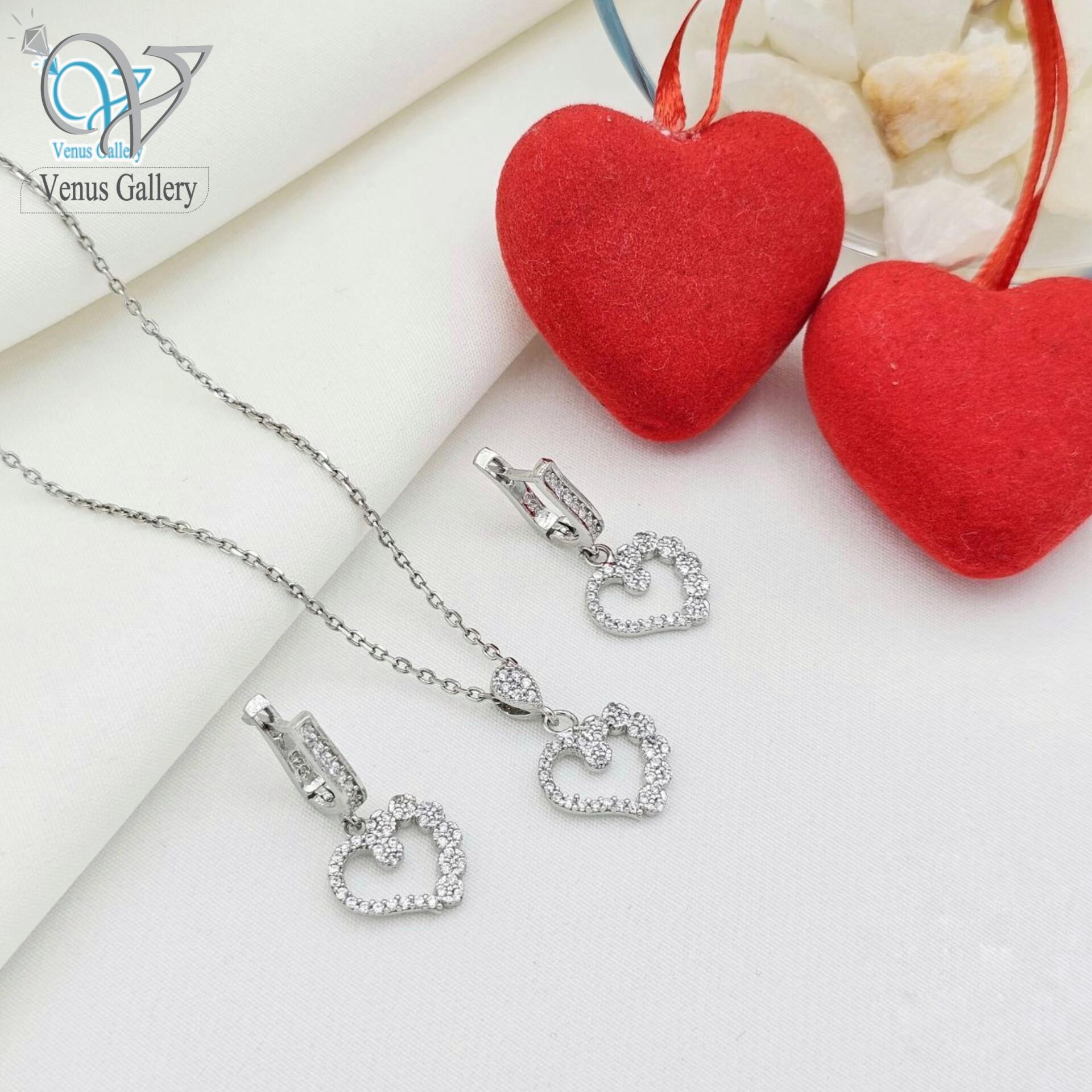 InShot_۲۰۲۴۰۱۳۱_۰۱۰۳۴۴۰۷۵.jpg نیم ست نقره طرح قلب - Image 1