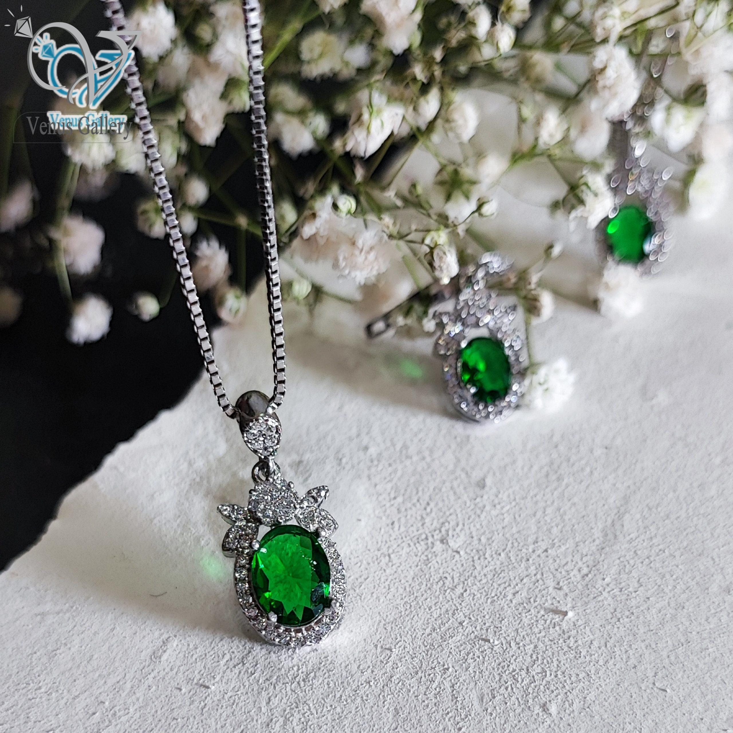 InShot_۲۰۲۴۰۱۳۱_۲۱۳۳۴۰۸۲۵-scaled-1.jpg نیمست نقره زنانه نگین سبز - Image 1