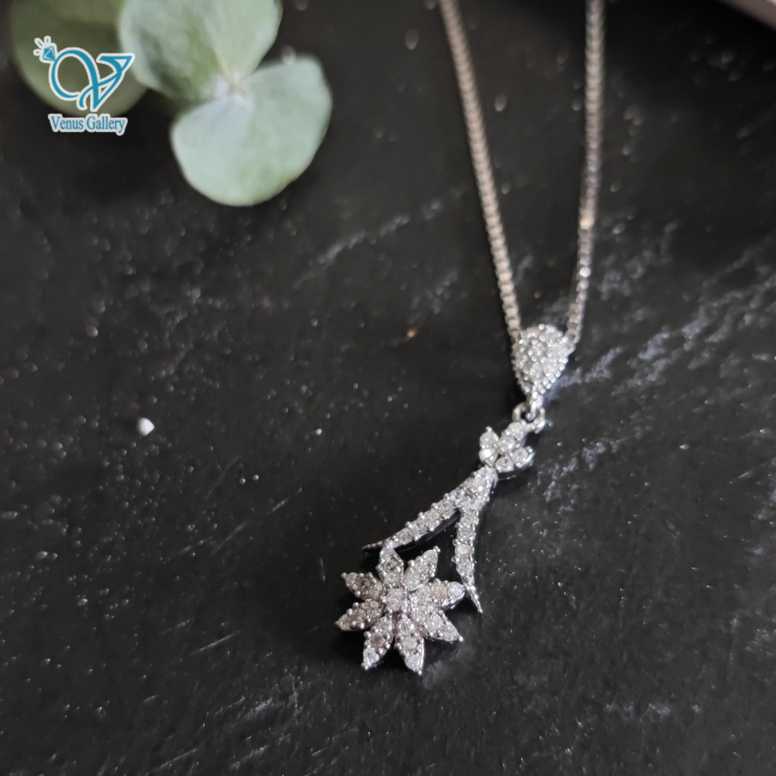 InShot_۲۰۲۴۰۱۳۱_۲۱۳۵۳۲۸۵۱-scaled-1.jpg نیم ست نقره دخترانه طرح جواهر مدل گل کد 5034 - Image 4