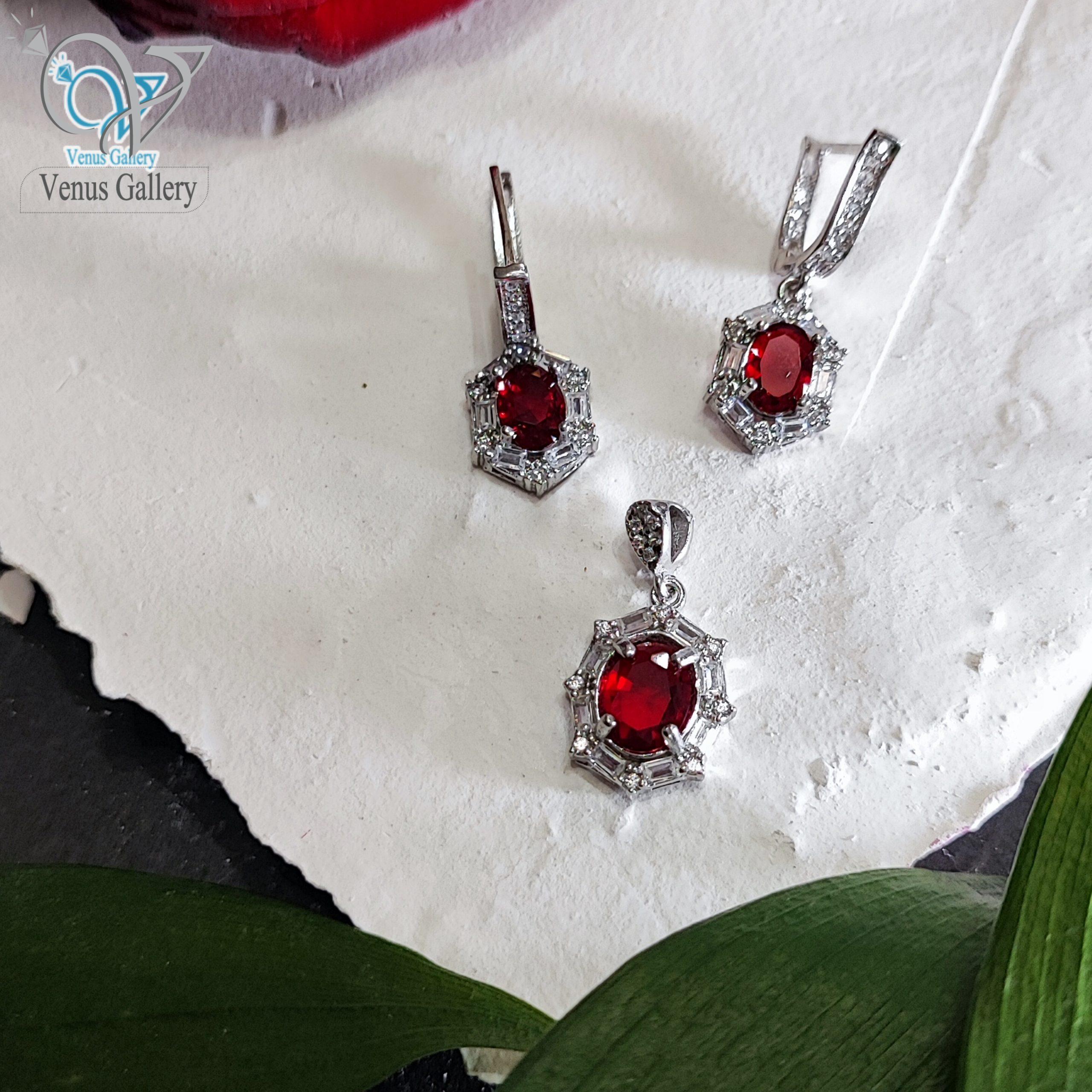 InShot_۲۰۲۴۰۱۳۱_۲۲۰۷۵۲۸۳۱-scaled-1.jpg نیم ست نقره زنانه طرح جواهر پرنگین - Image 1