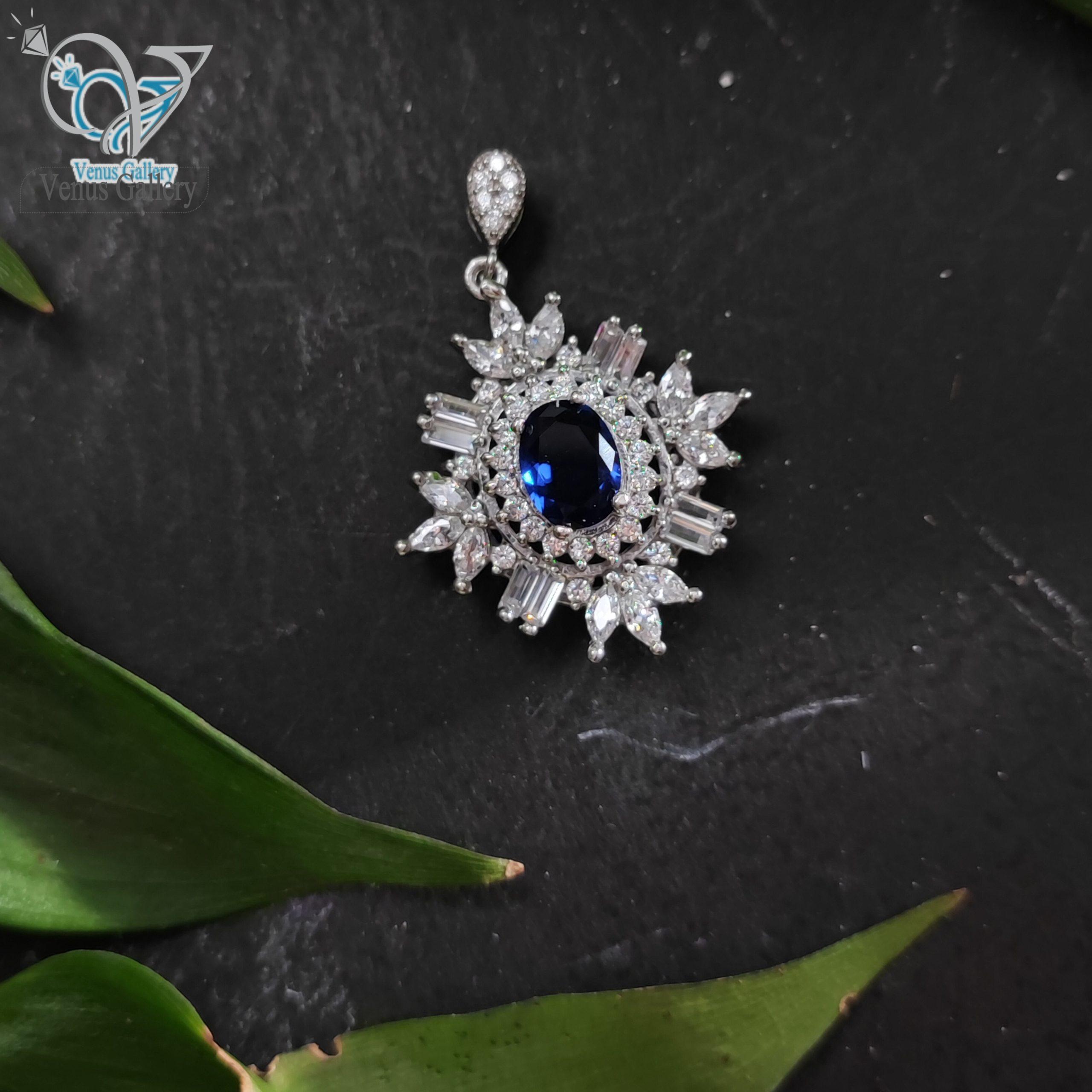 InShot_۲۰۲۴۰۱۳۱_۲۲۰۹۰۳۶۷۰-scaled-1.jpg مدال نقره سلطنتی نگین آبی - Image 1