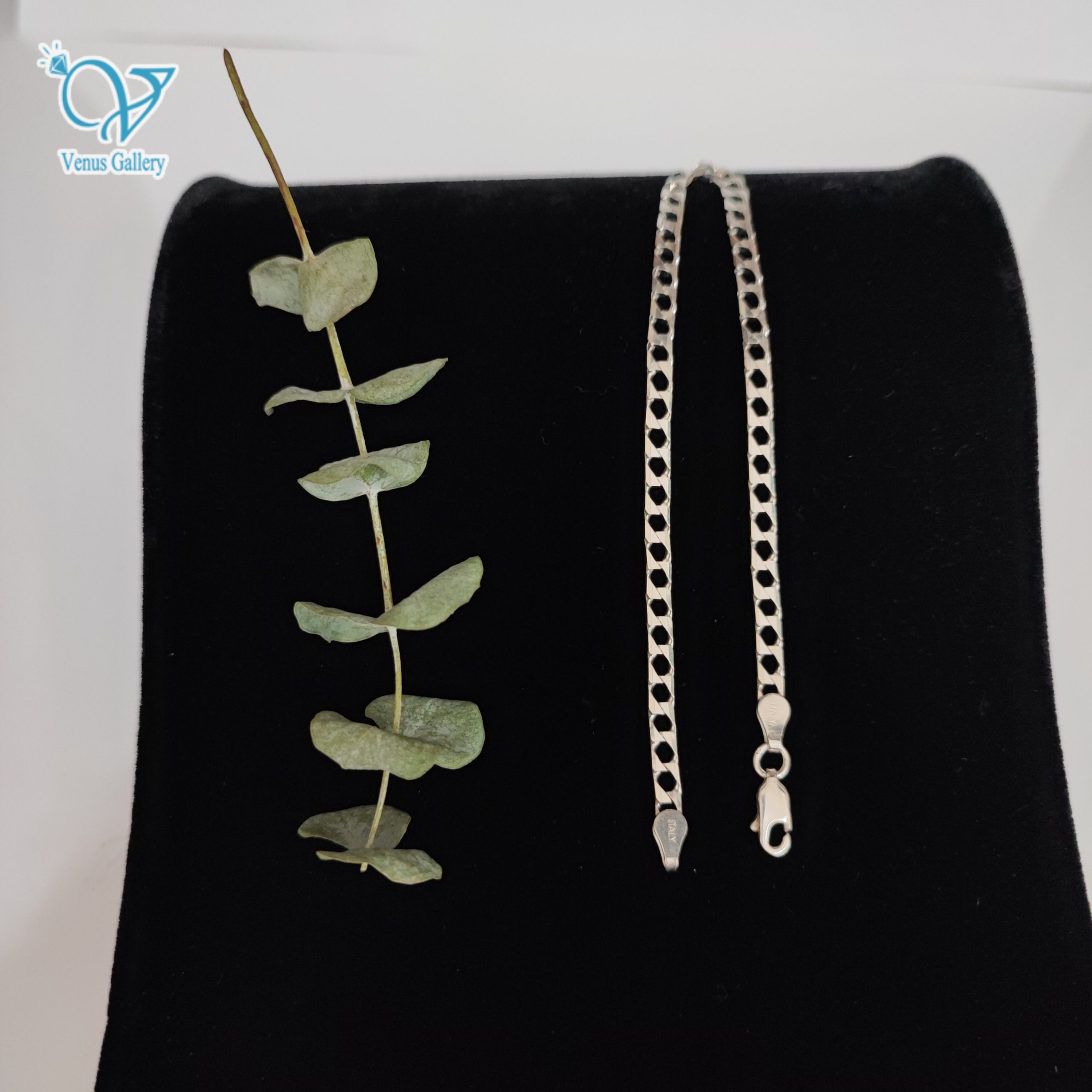 InShot_۲۰۲۴۰۲۰۳_۱۸۱۲۱۲۳۵۵-scaled-1.jpg دستبند نقره مردانه کارتیه ژاپنی  کد 5187 - Image 2