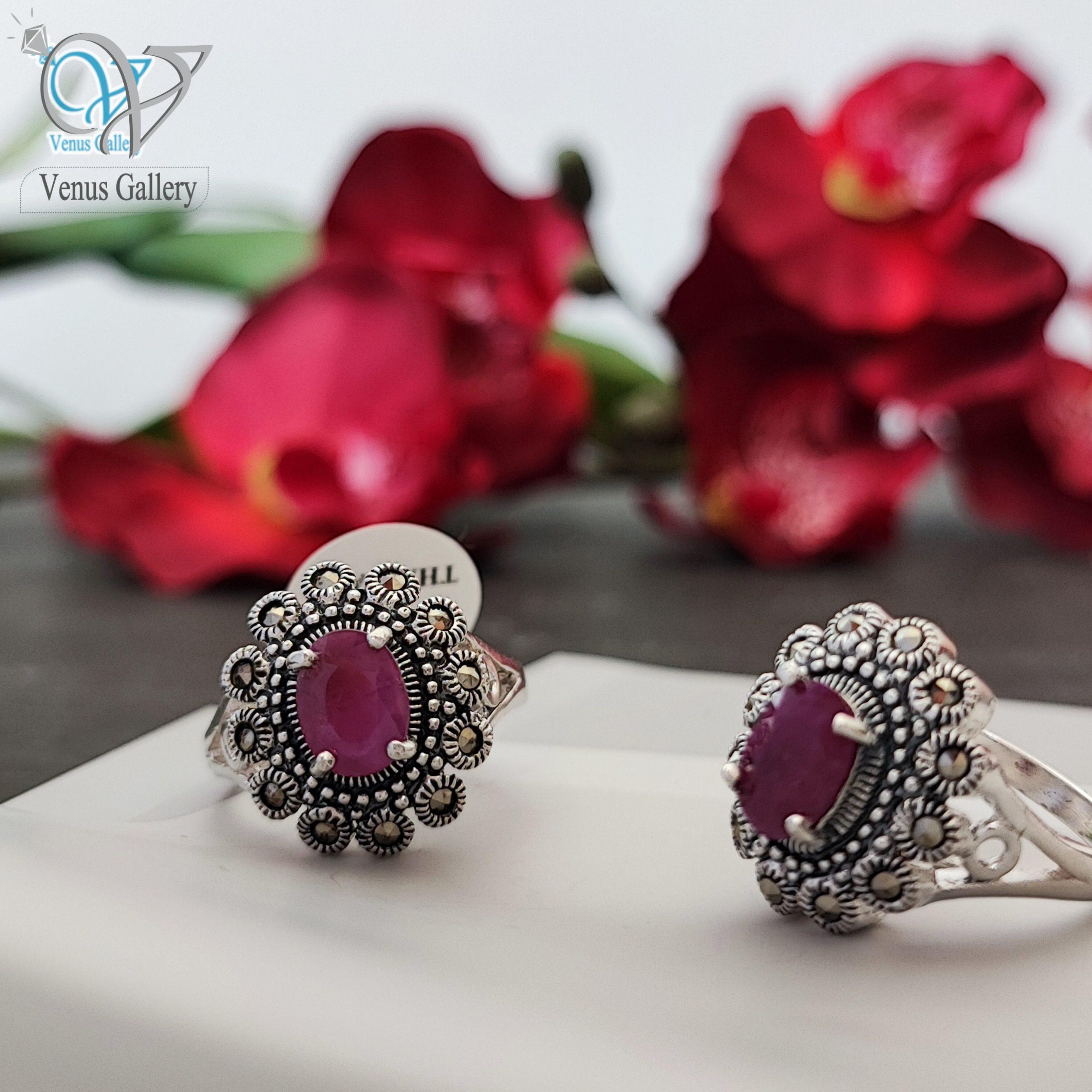 InShot_۲۰۲۴۰۲۱۳_۰۰۱۱۱۰۵۲۷-scaled-1.jpg انگشتر نقره زنانه سنگ یاقوت نگین مارکازیت کد 3023 - Image 1