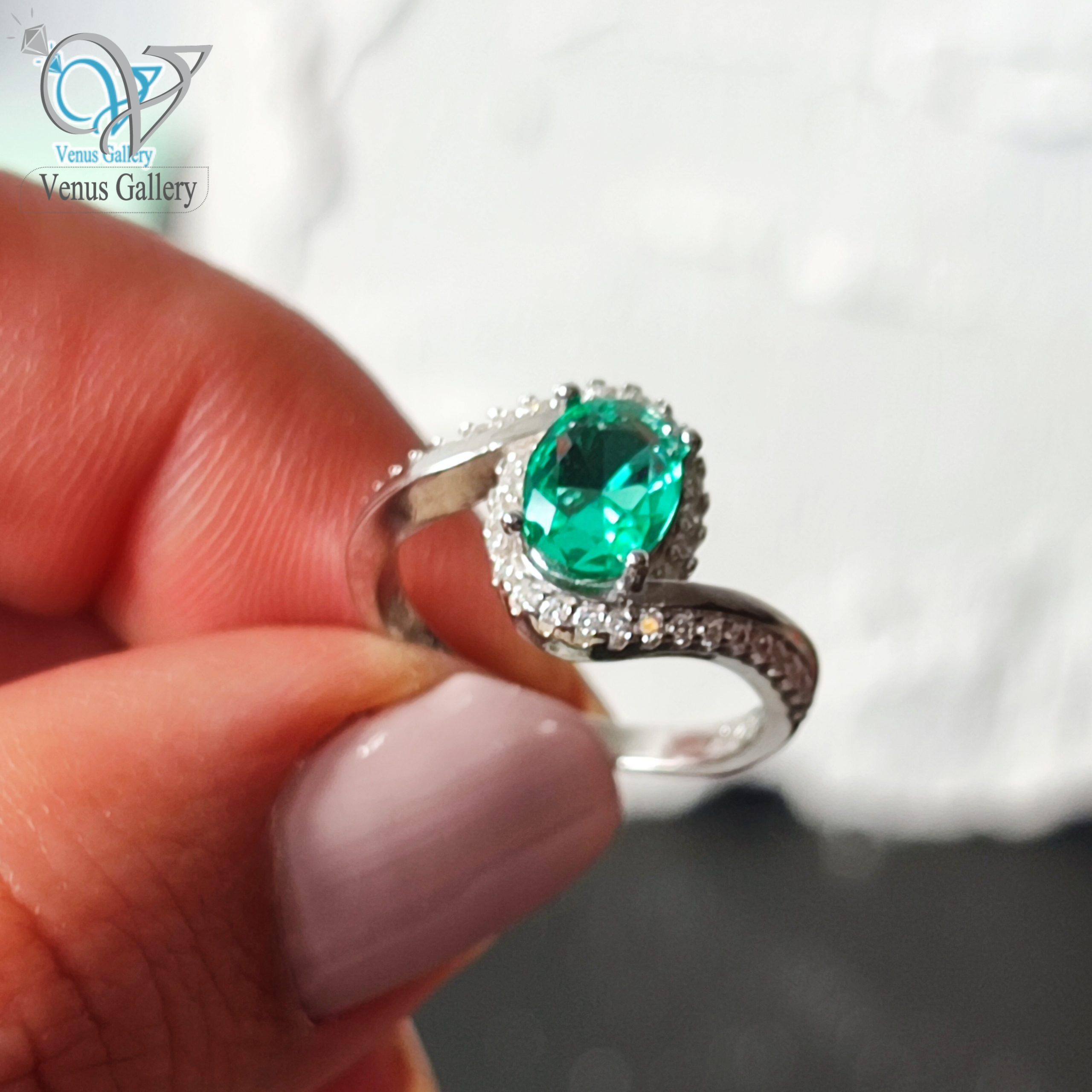 InShot_۲۰۲۴۰۲۱۴_۰۱۰۲۵۴۸۲۹-scaled-1.jpg انگشتر نقره زنانه تک نگین جواهری سبز کد 3175 - Image 1