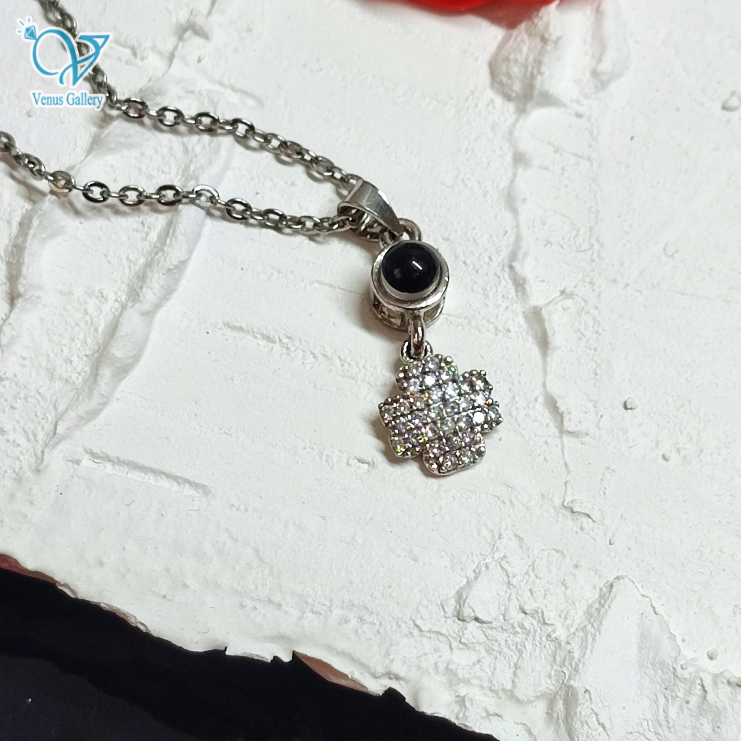 InShot_۲۰۲۴۰۲۲۷_۱۷۵۵۱۵۶۱۷-scaled-1.jpg گردنبند نقره به صد زبان دنیا دوستت دارم طرح گل شبدر - Image 2
