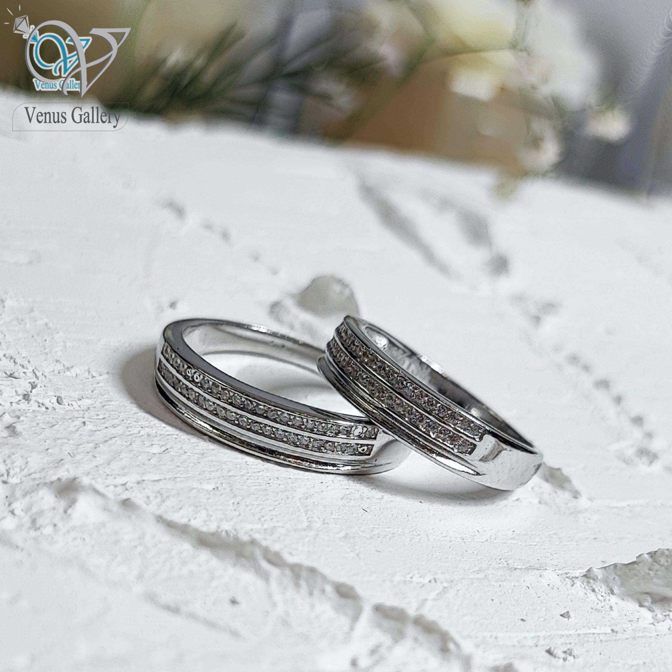 InShot_۲۰۲۴۰۲۲۹_۲۰۳۲۳۸۱۹۵-scaled-1.jpg حلقه ست نقره طرح طلا سفید 3349 - Image 1