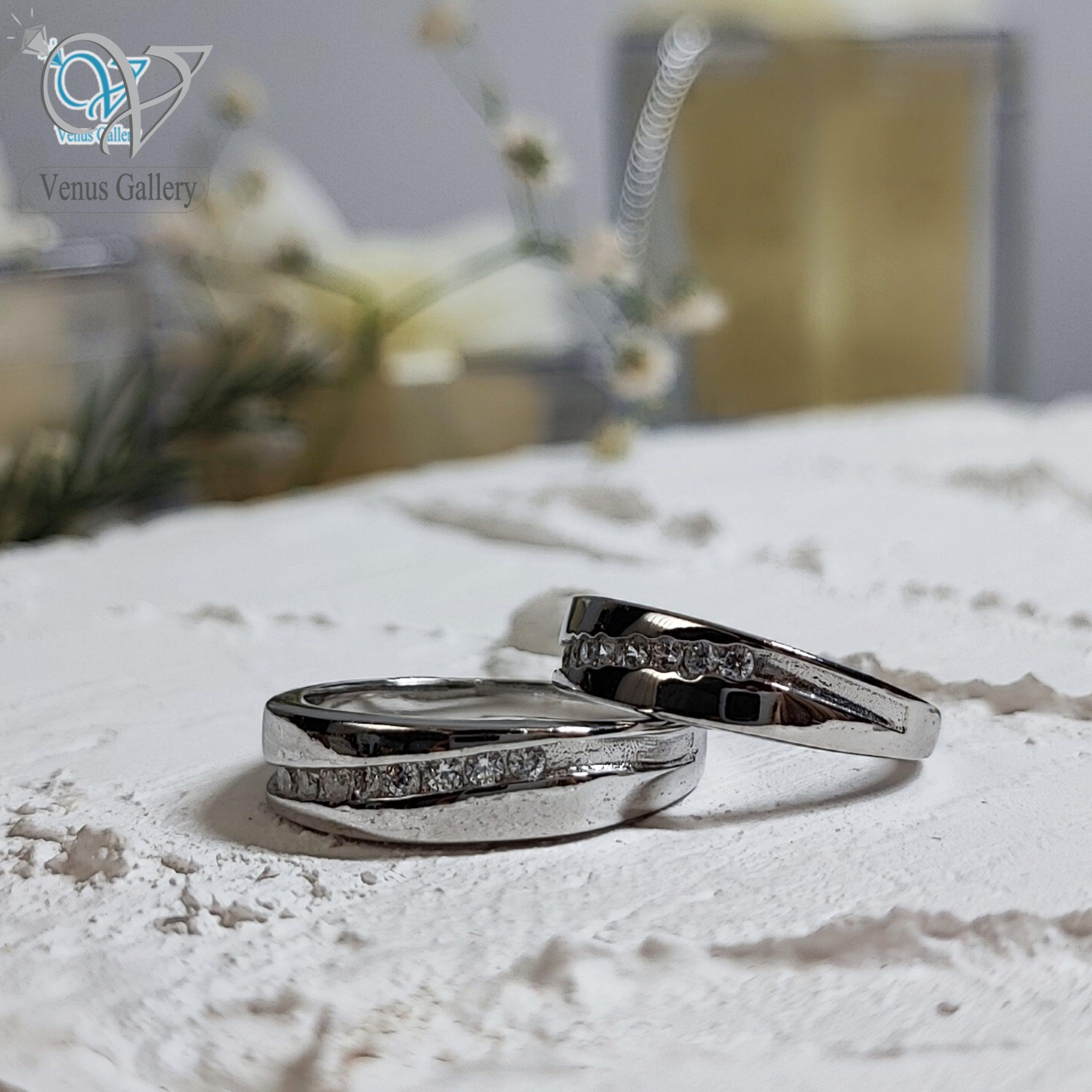 InShot_۲۰۲۴۰۲۲۹_۲۰۳۶۲۷۸۱۵-scaled-1.jpg حلقه ست نقره نگین دار طرح طلا - Image 1