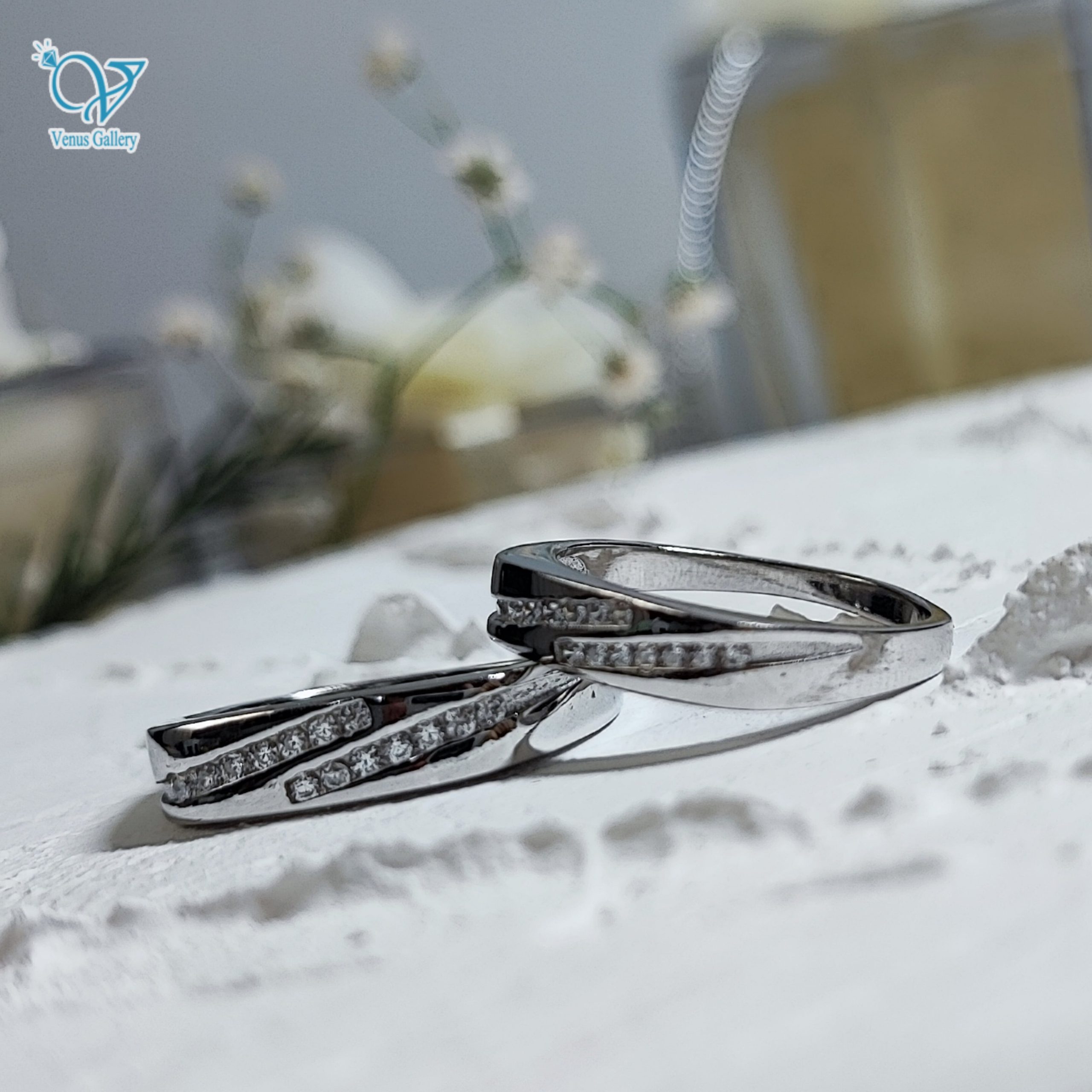 InShot_۲۰۲۴۰۲۲۹_۲۳۲۸۴۲۶۰۱-min-scaled-1.jpg حلقه ست نقره طرح طلا سفید کد 5884 - Image 2