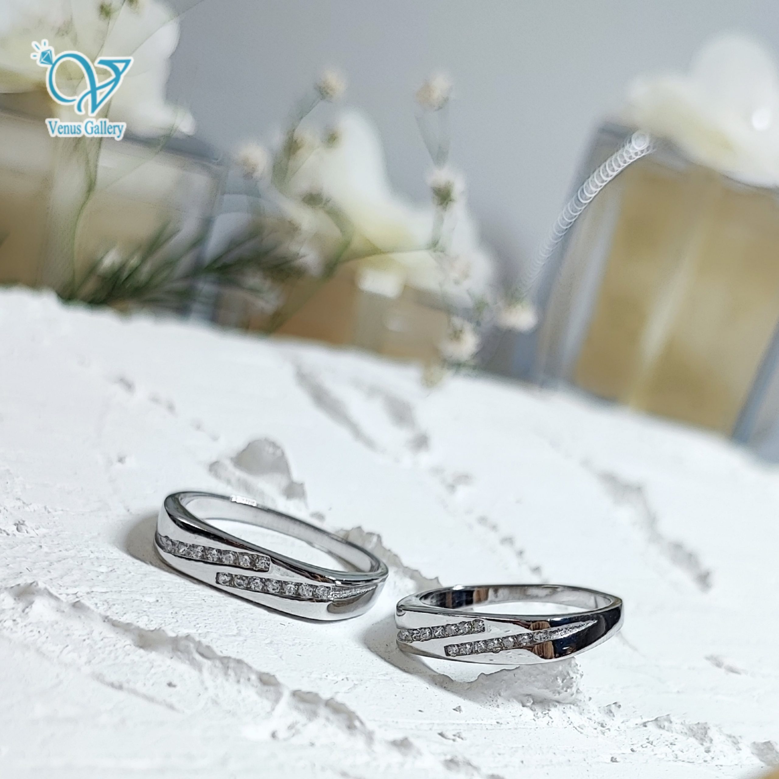 InShot_۲۰۲۴۰۲۲۹_۲۳۳۱۴۱۵۳۷-min-scaled-1.jpg حلقه ست نقره طرح طلا سفید کد 5884 - Image 1
