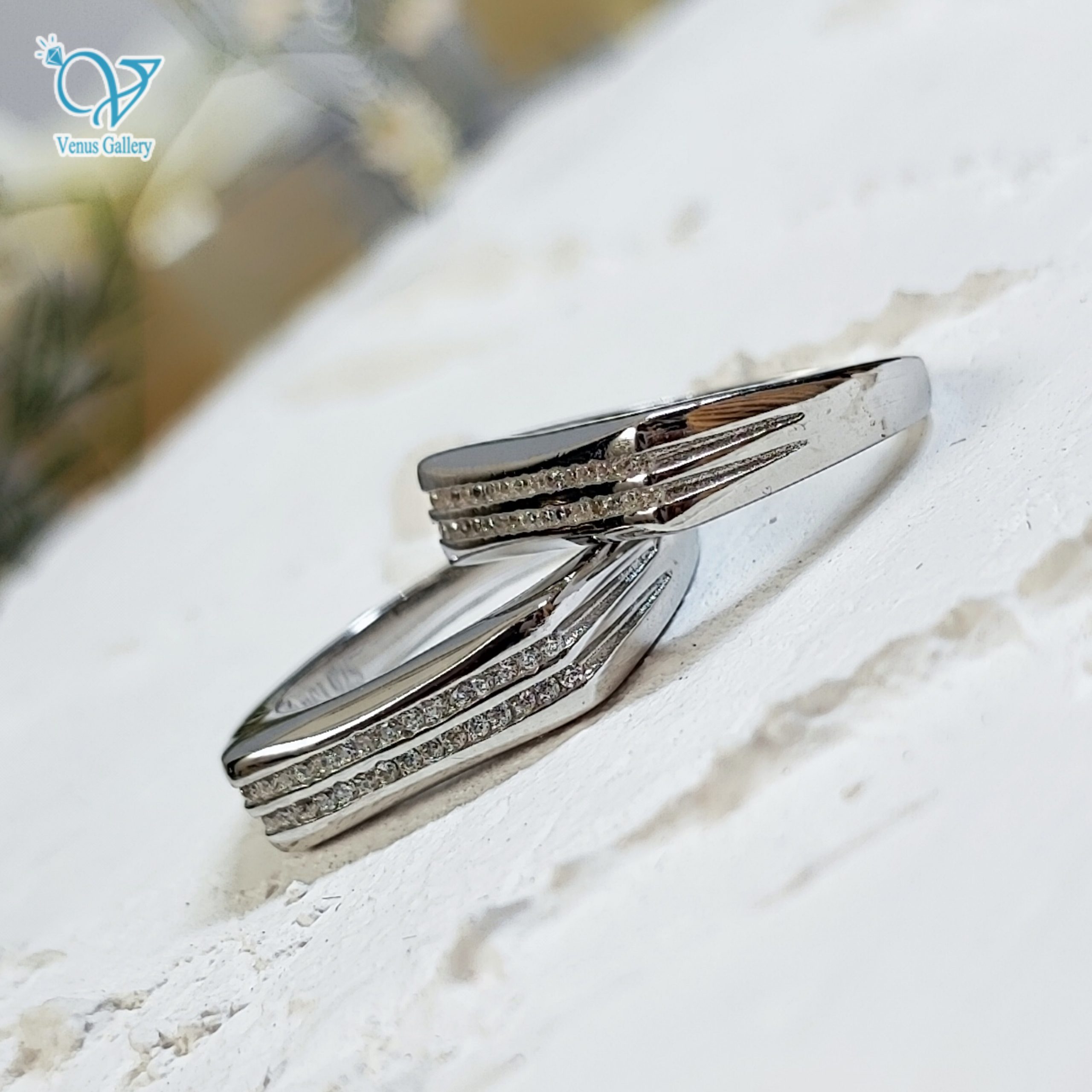 InShot_۲۰۲۴۰۳۰۳_۰۱۲۷۵۴۷۹۶-scaled-1.jpg حلقه ست نقره طرح طلا سفید کد 5653 - Image 2