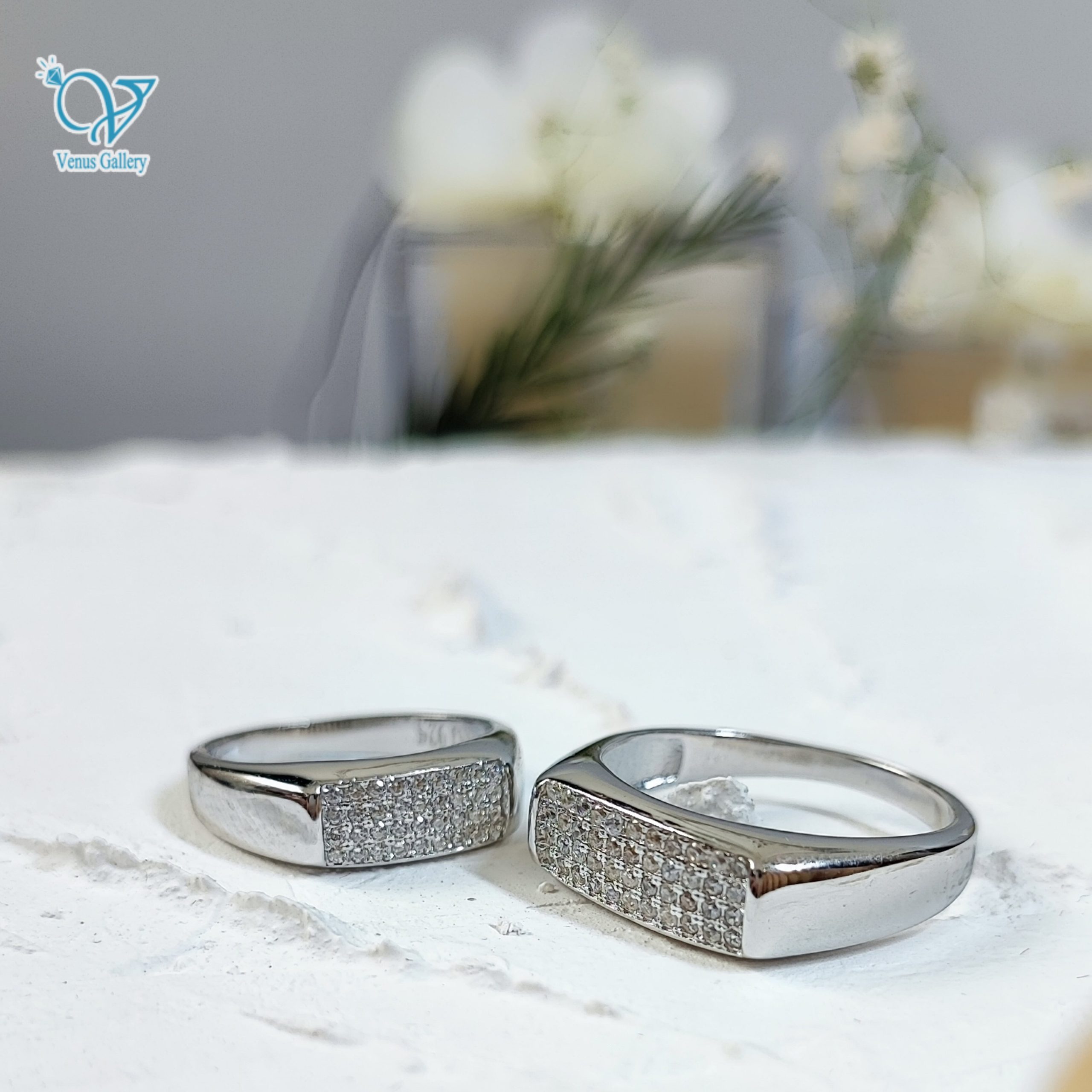 InShot_۲۰۲۴۰۳۰۳_۰۲۲۶۳۲۵۴۲-min-scaled-1.jpg حلقه ست نقره طرح طلاسفید کد 5848 - Image 1