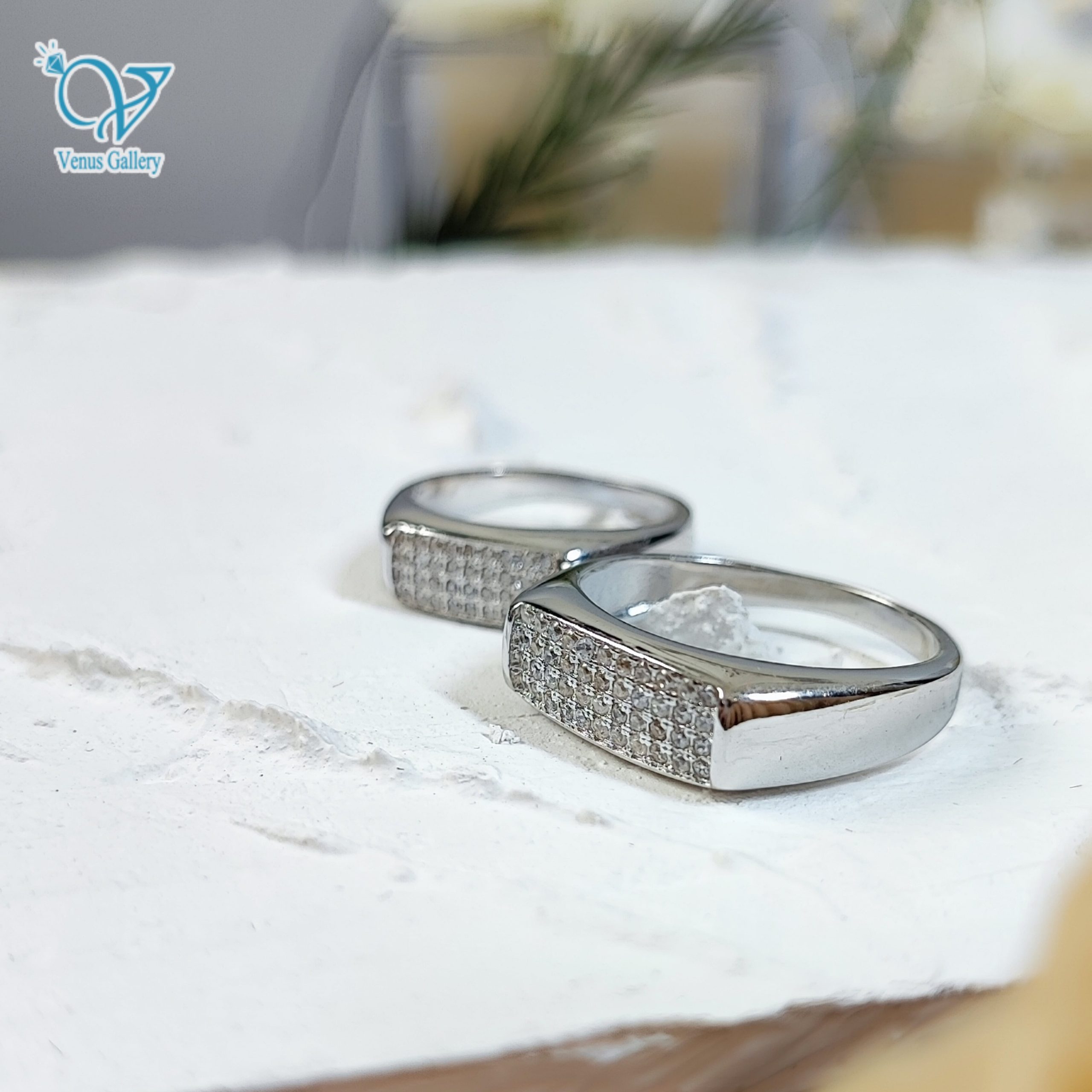InShot_۲۰۲۴۰۳۰۳_۰۲۲۹۴۹۱۴۹-min-scaled-1.jpg حلقه ست نقره طرح طلاسفید کد 5848 - Image 3