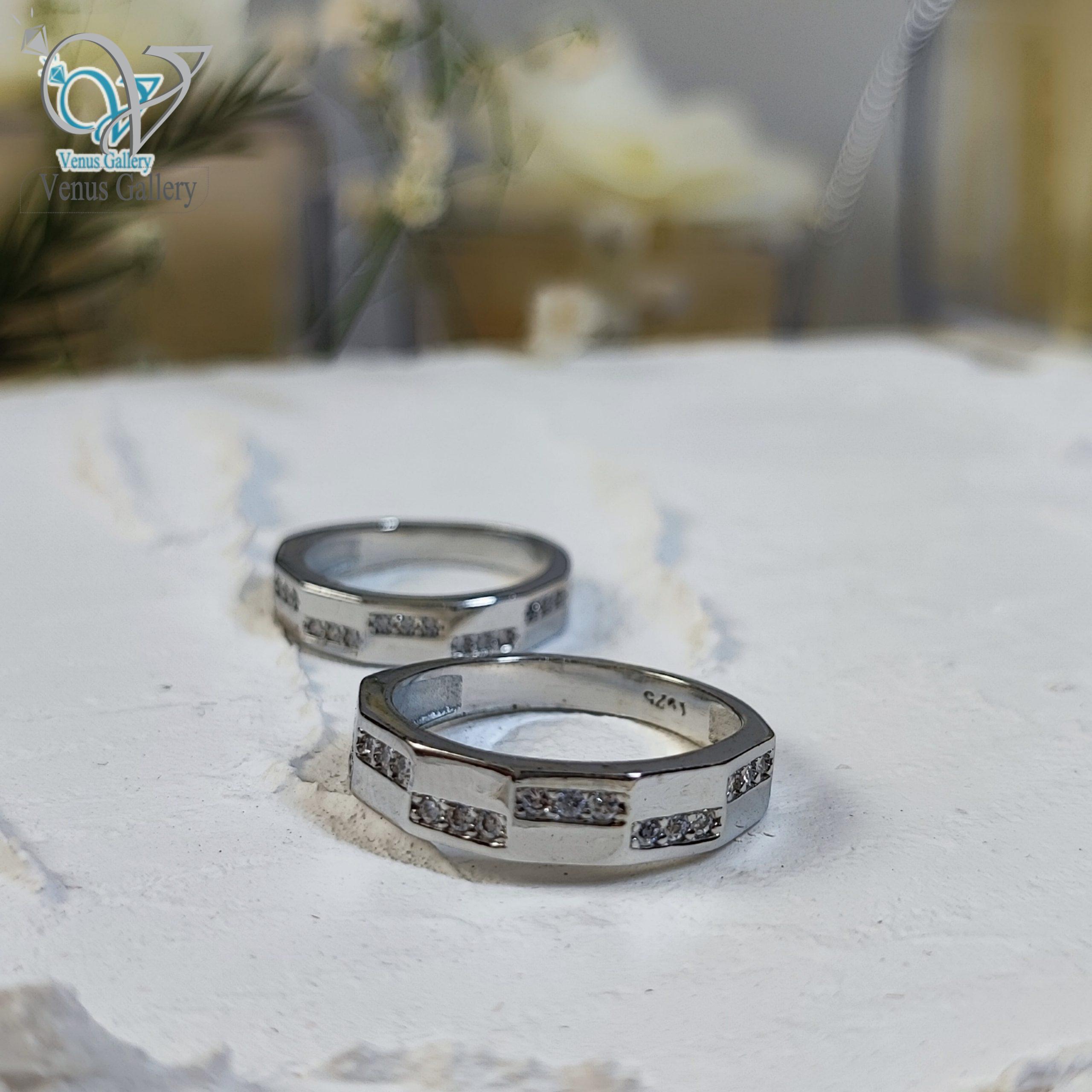 InShot_۲۰۲۴۰۳۰۳_۰۲۳۱۰۲۳۶۹-min-scaled-1.jpg حلقه ست نقره طرح طلاسفید نگین دار کد 3457 - Image 1