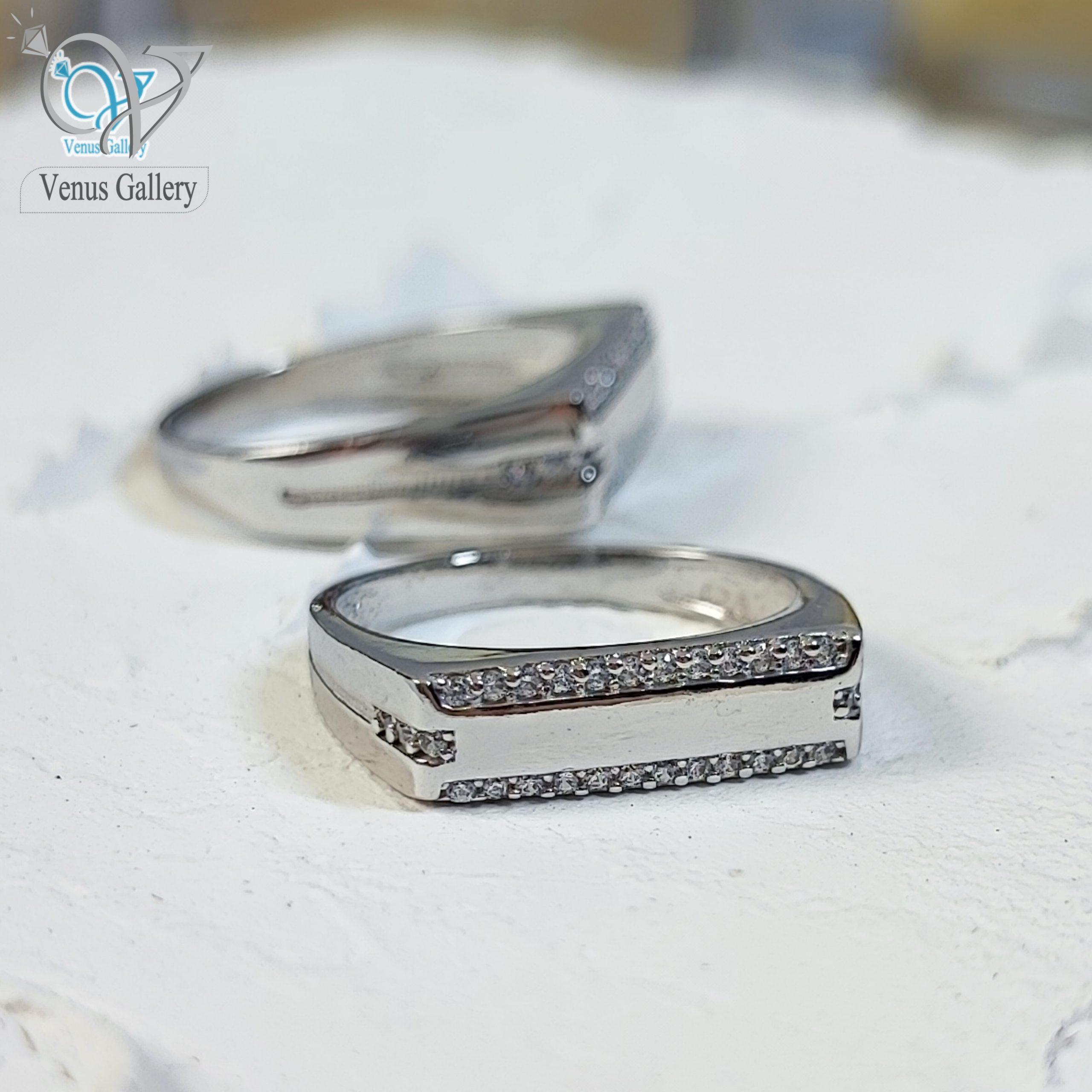 InShot_۲۰۲۴۰۳۰۴_۲۳۵۰۵۵۲۸۴-scaled-1.jpg حلقه ست نقره طرح طلا سفید - Image 1