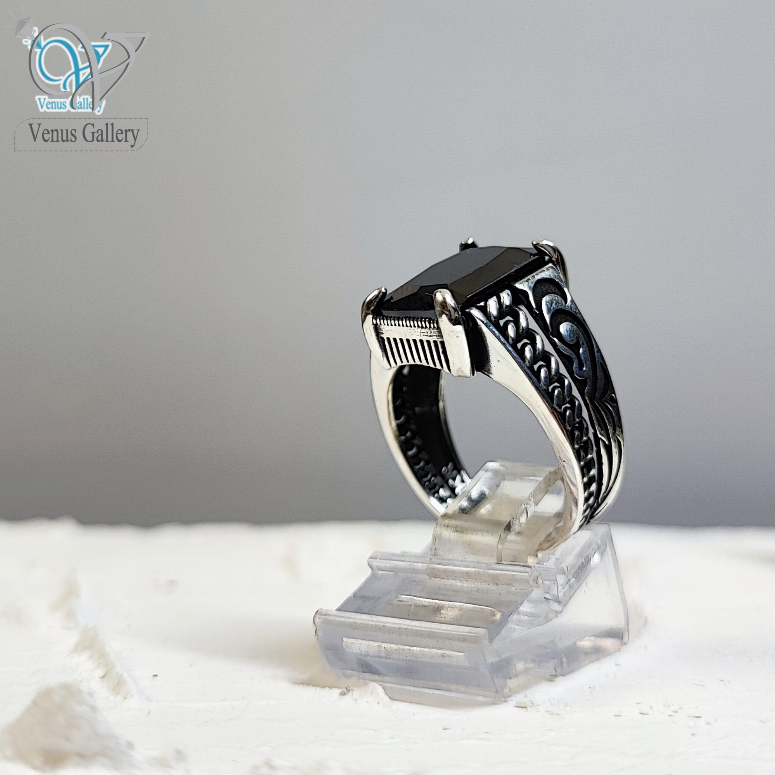 InShot_۲۰۲۴۰۳۱۹_۰۰۱۰۴۷۷۲۰-min-scaled-1.jpg انگشتر نقره مردانه سنگ اونیکس مستطیلی مشکی - Image 1