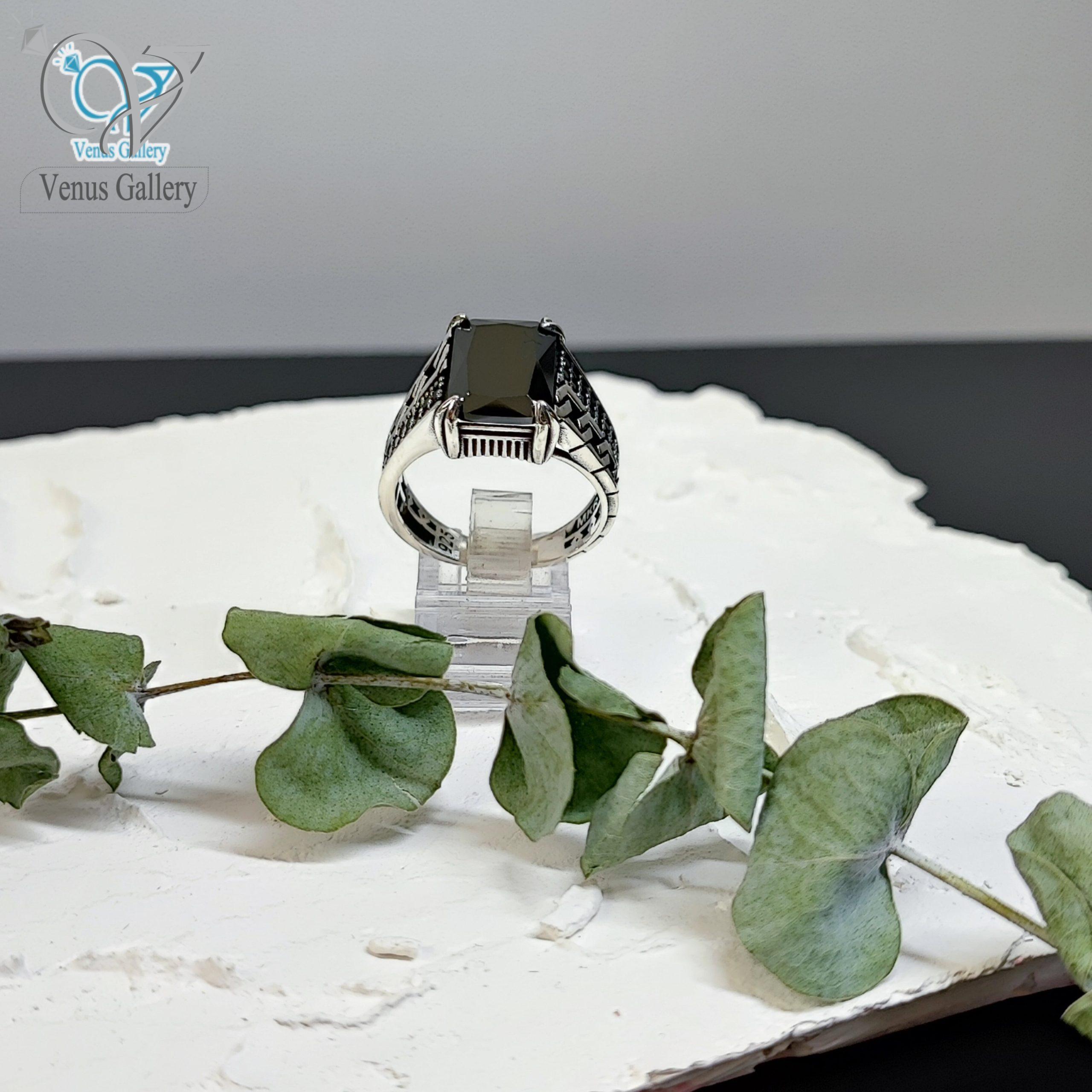 InShot_۲۰۲۴۰۳۱۹_۰۰۴۲۰۶۸۲۶-min-scaled-1.jpg انگشتر نقره مردانه سیاه قلم وارداتی با سنگ اونیکس تراش خورده کد 6185 - Image 1