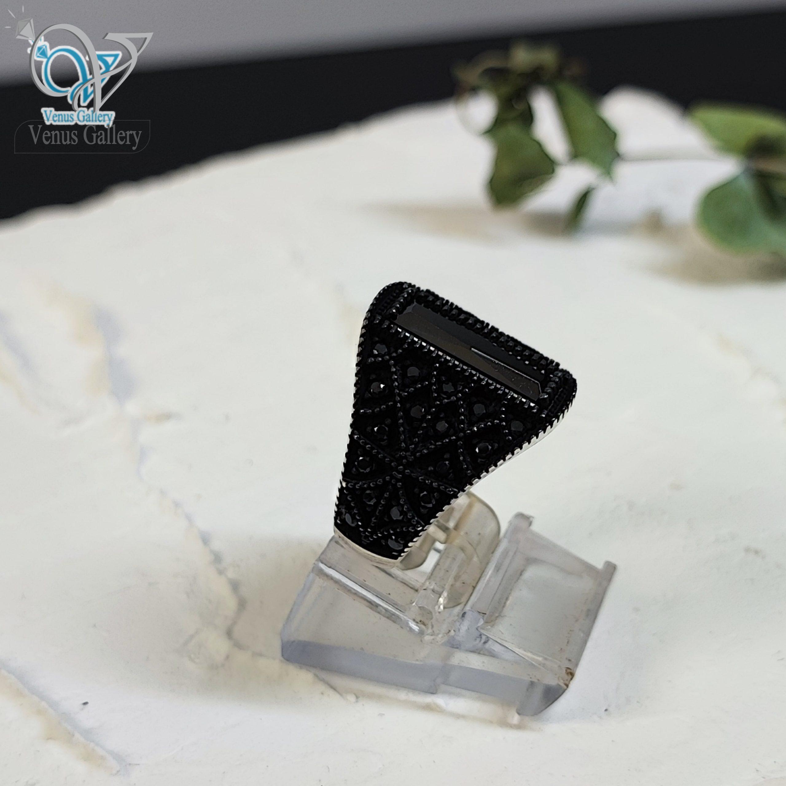 InShot_۲۰۲۴۰۳۱۹_۰۱۲۲۳۹۰۰۱-min-scaled-1.jpg انگشتر نقره مردانه کاملا سیاه سنگ اونیکس کد 3725 - Image 1