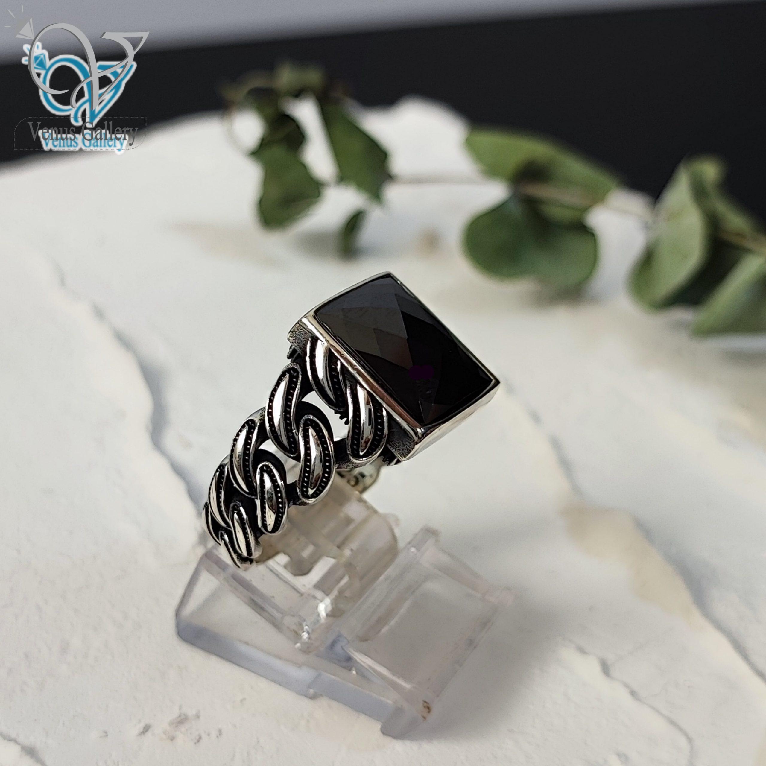 InShot_۲۰۲۴۰۳۱۹_۰۱۲۷۵۴۱۴۳-min-scaled-1.jpg انگشتر نقره مردانه سیاه قلم رکاب کارتیه سنگ اونیکس کد6173 - Image 1