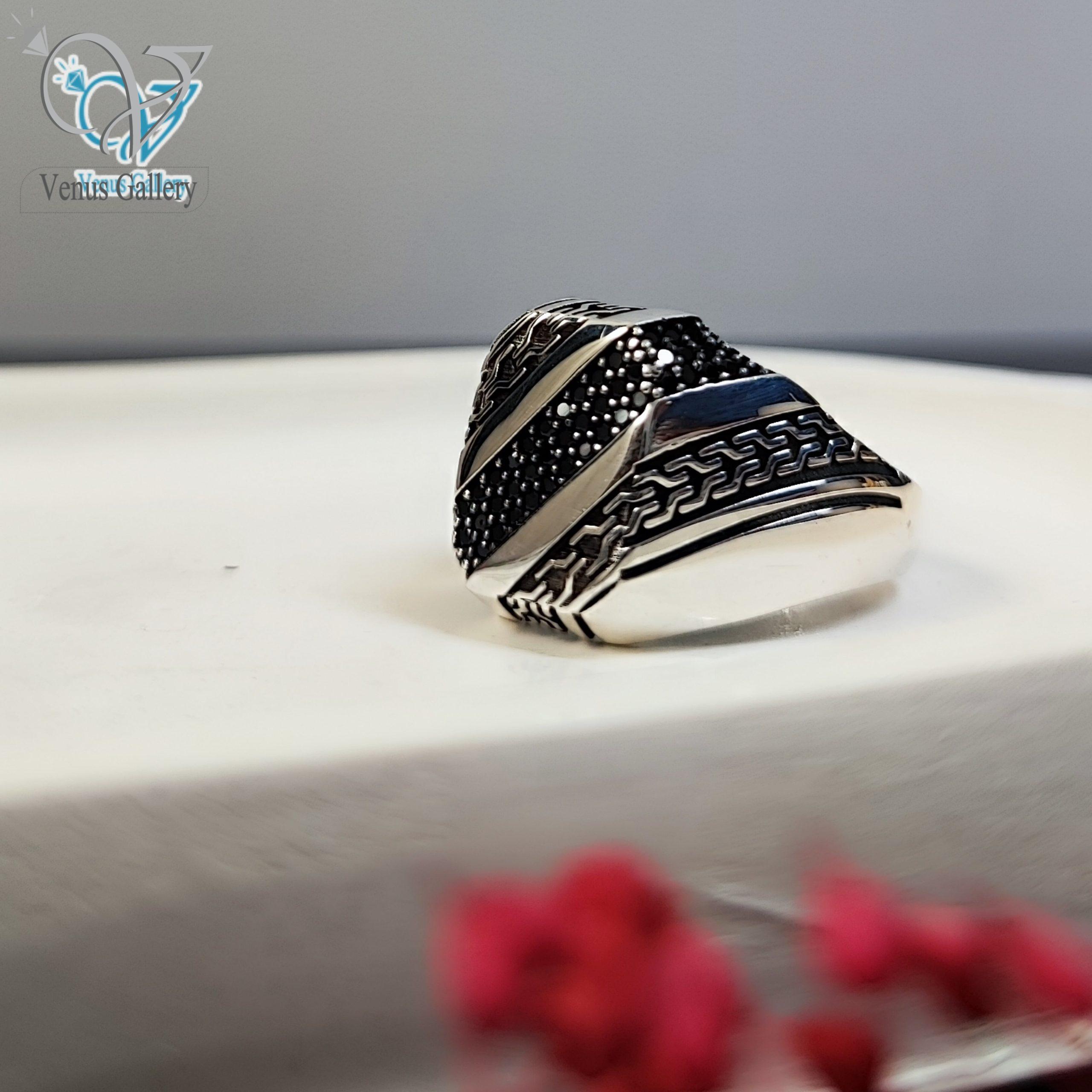 InShot_۲۰۲۴۰۳۱۹_۰۱۳۸۳۶۵۶۵-min-scaled-1.jpg انگشتر نقره مردانه مناسب آقایان خوش سلیقه - Image 1