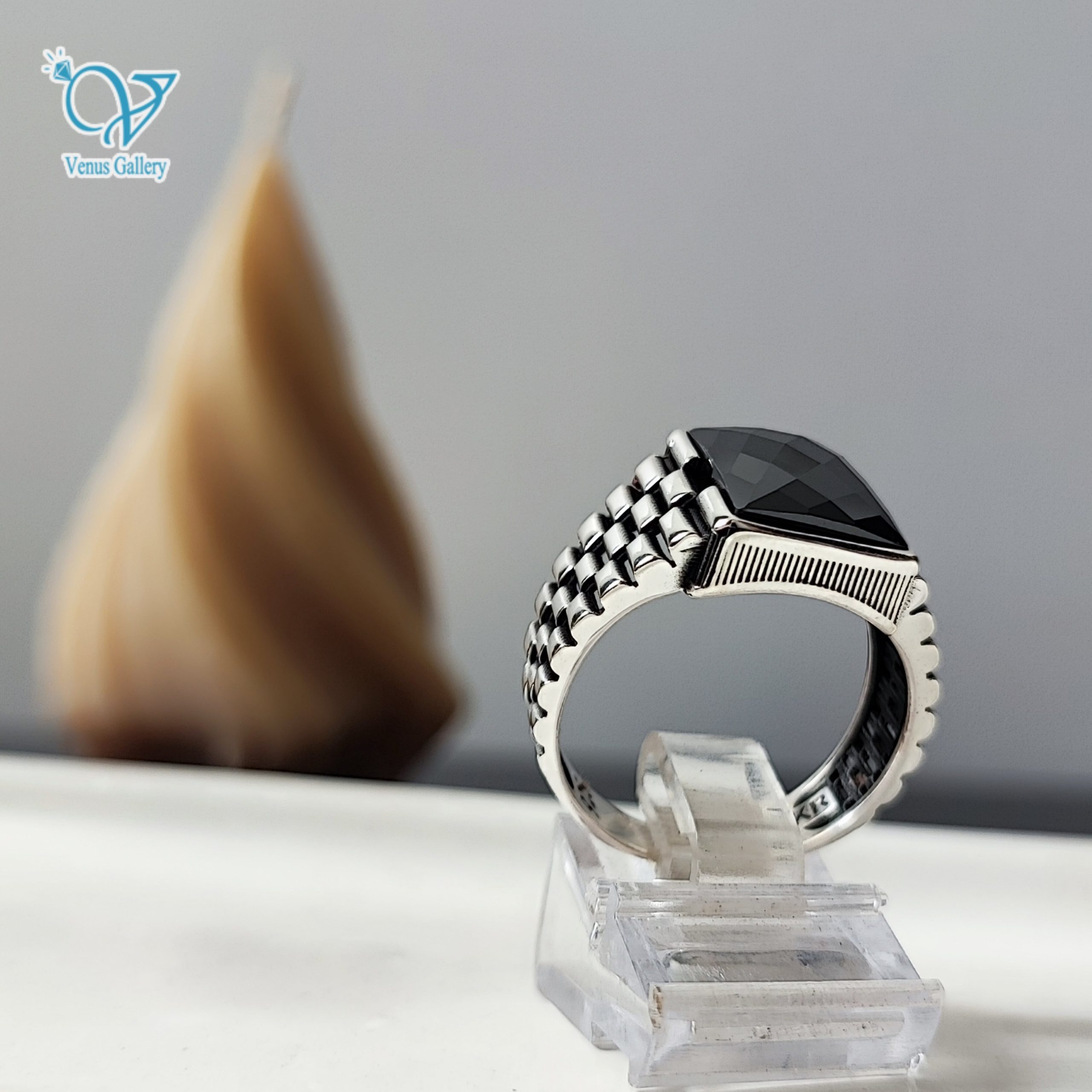InShot_۲۰۲۴۰۳۱۹_۰۱۴۷۰۶۲۵۶-min-scaled-1.jpg انگشتر نقره مردانه سنگ اونیکس مشکی کد6214 - Image 2