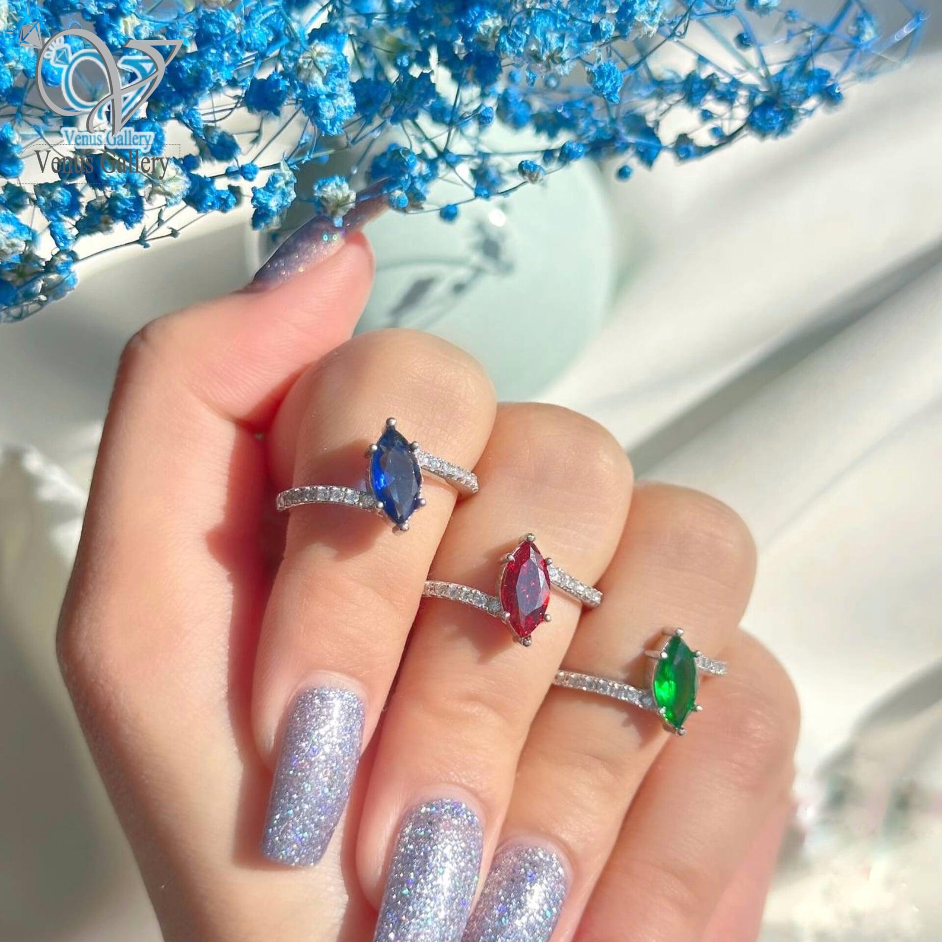 InShot_۲۰۲۴۰۳۲۲_۰۲۰۷۵۵۶۲۷-min.jpg انگشتر نقره ظریف نگین رنگی لوزی کد 4074 - Image 1